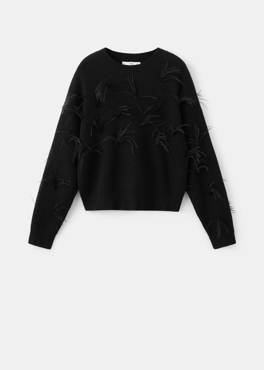 Knitted sweater with feathers
