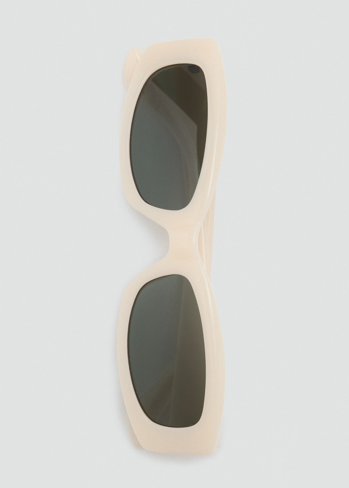 Contrasting rectangular-frame sunglasses