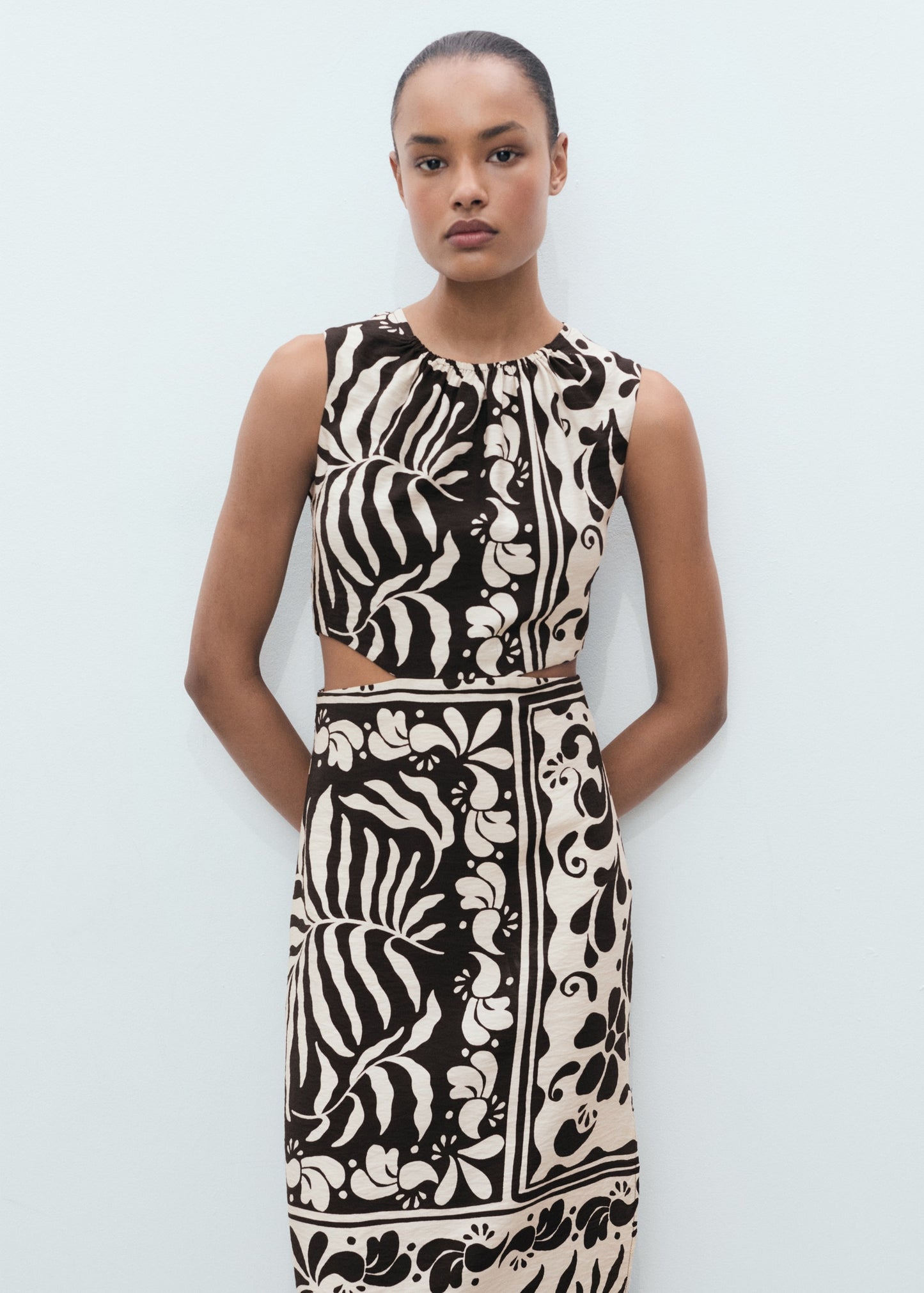 Printed dress with cut-out