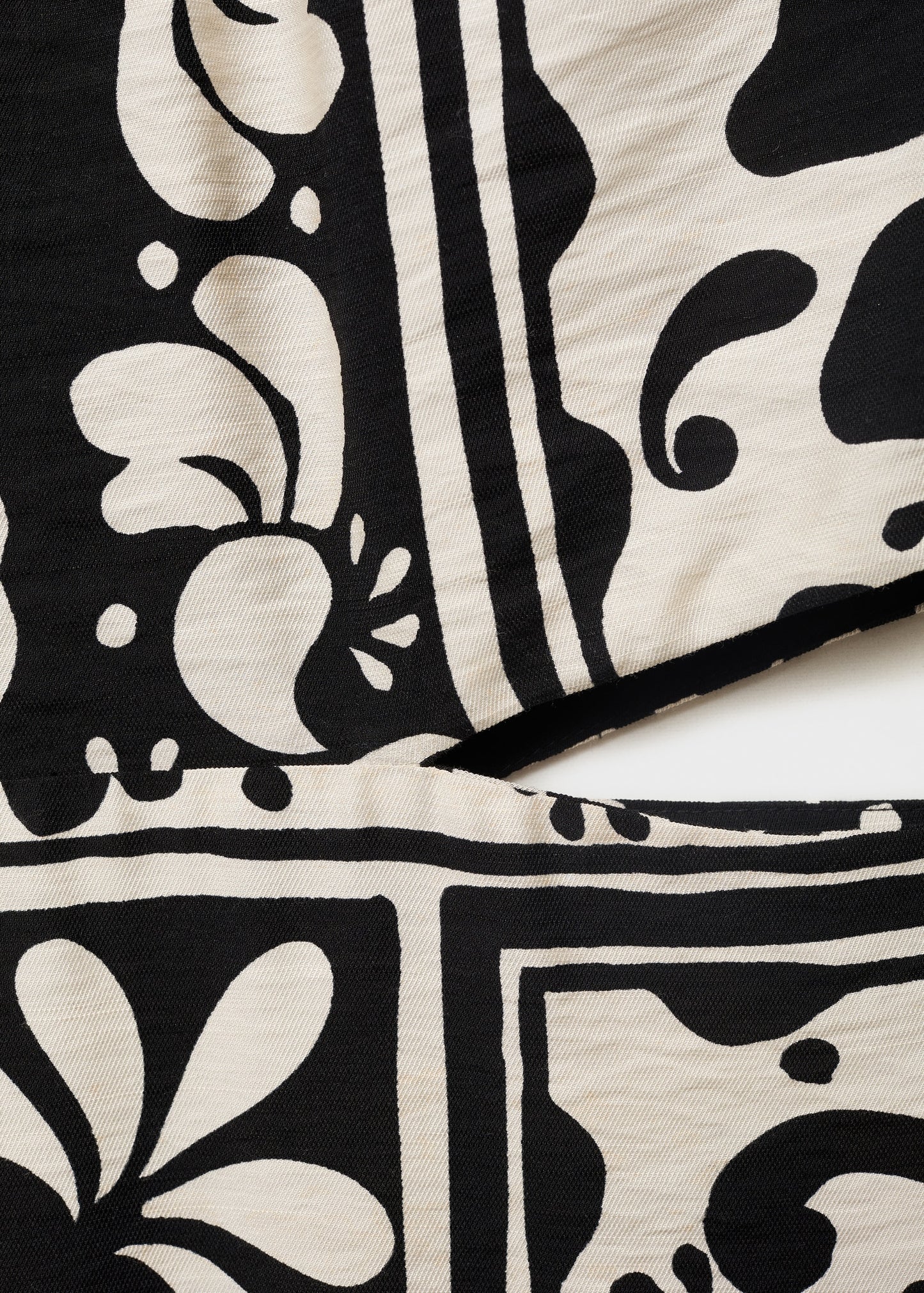Printed dress with cut-out