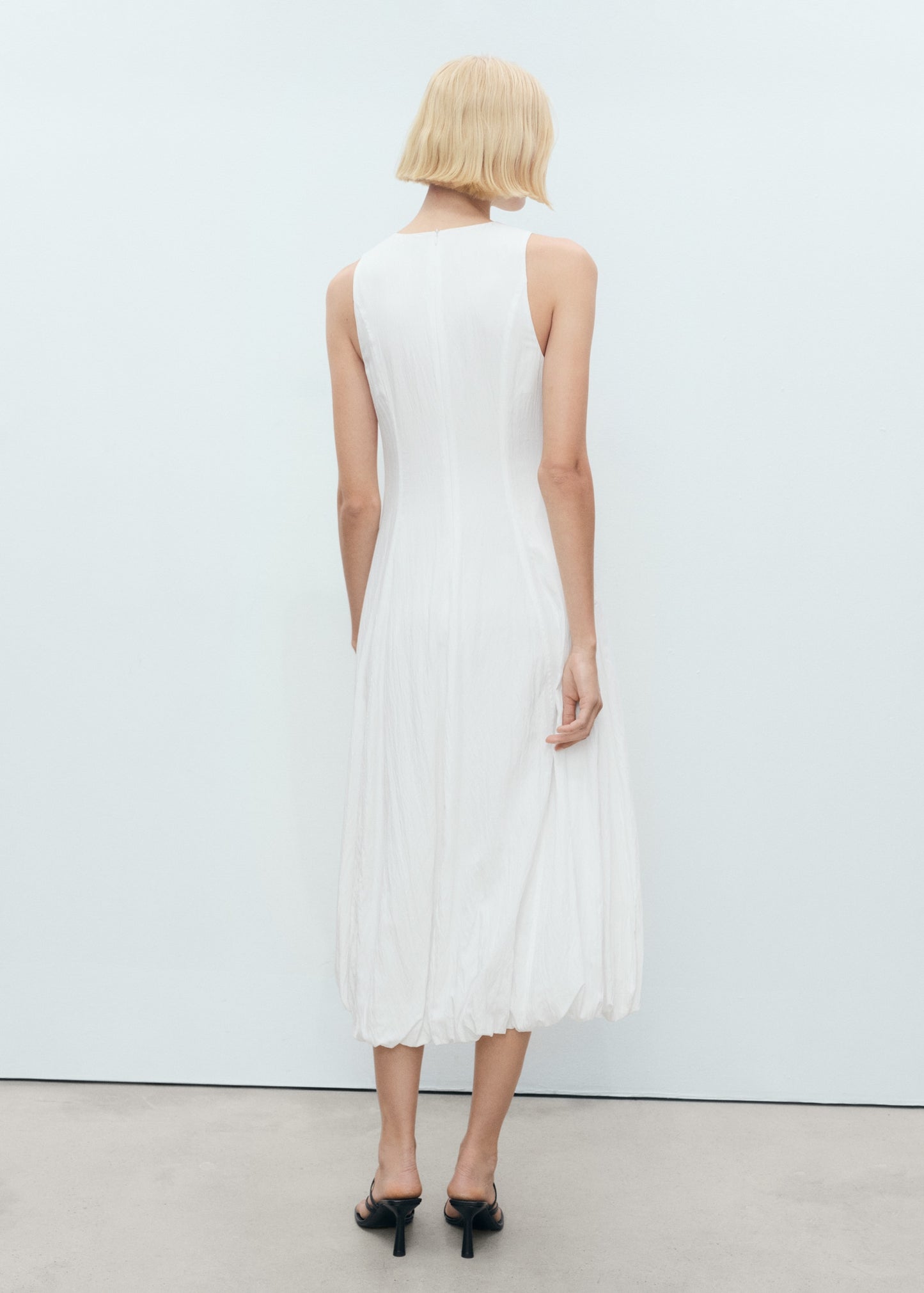 Long balloon-effect dress