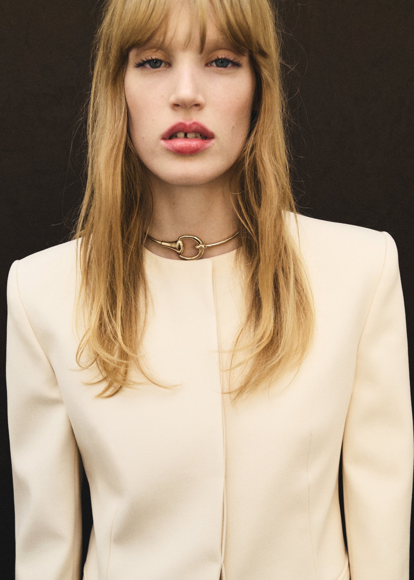 Rigid choker collar