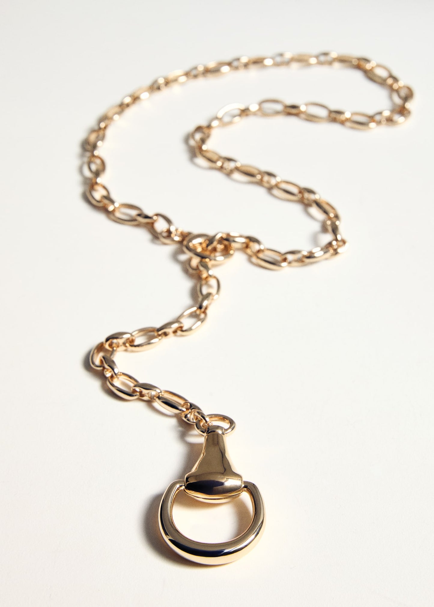 Metallic beaded pendant collar