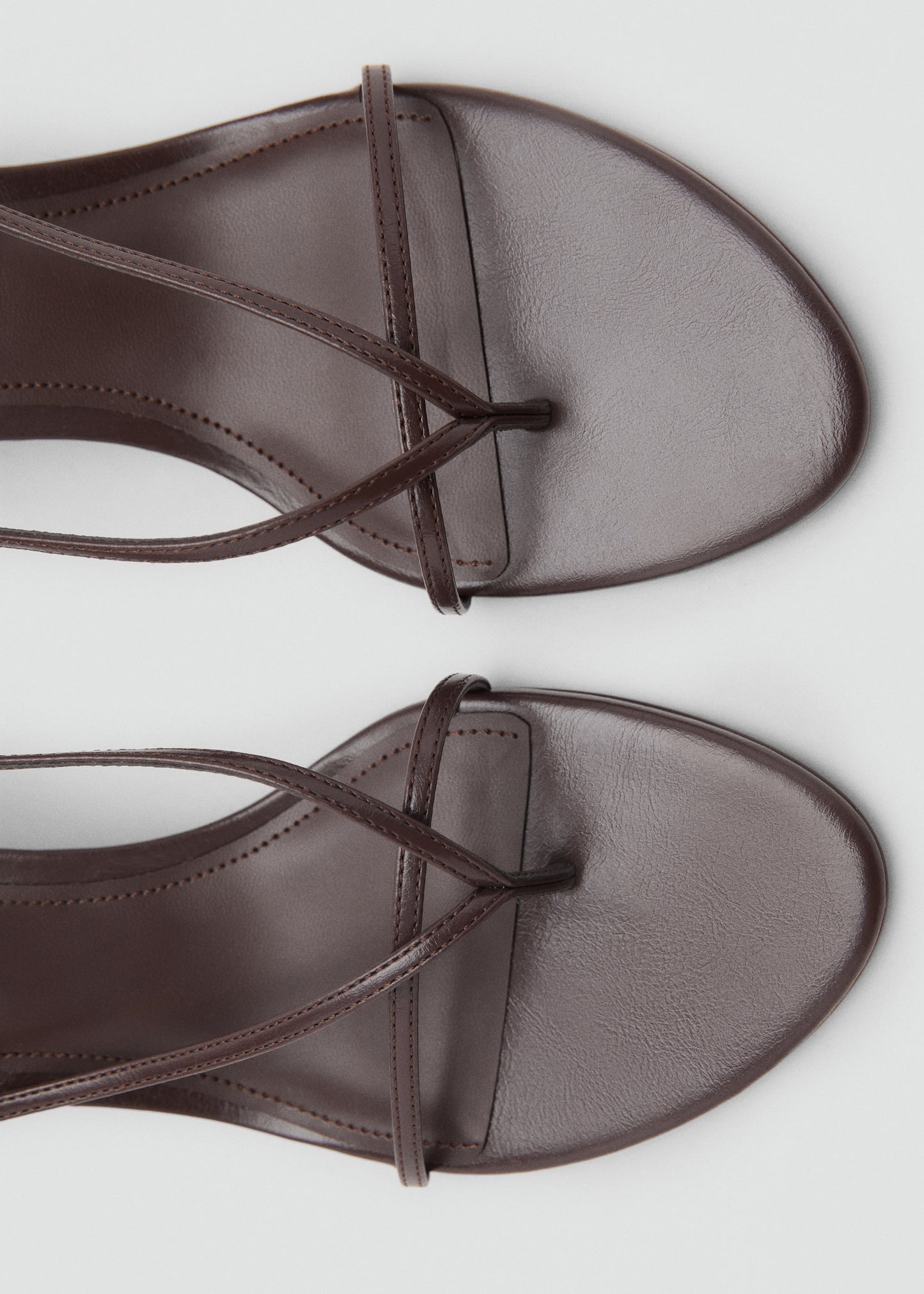 Heeled sandals with thin strap