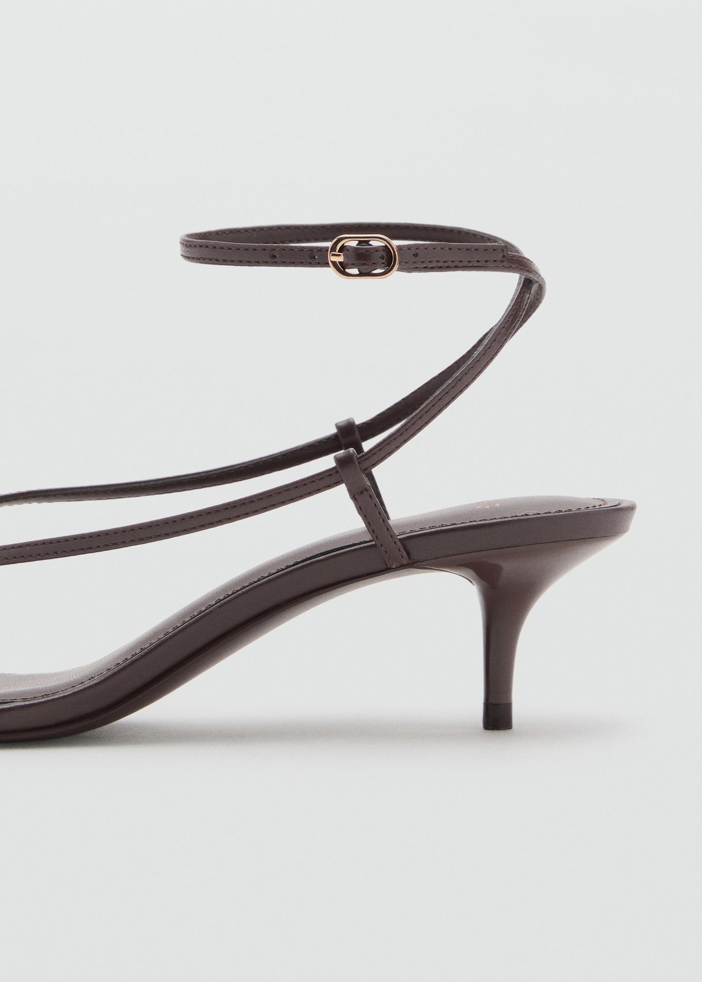 Heeled sandals with thin strap