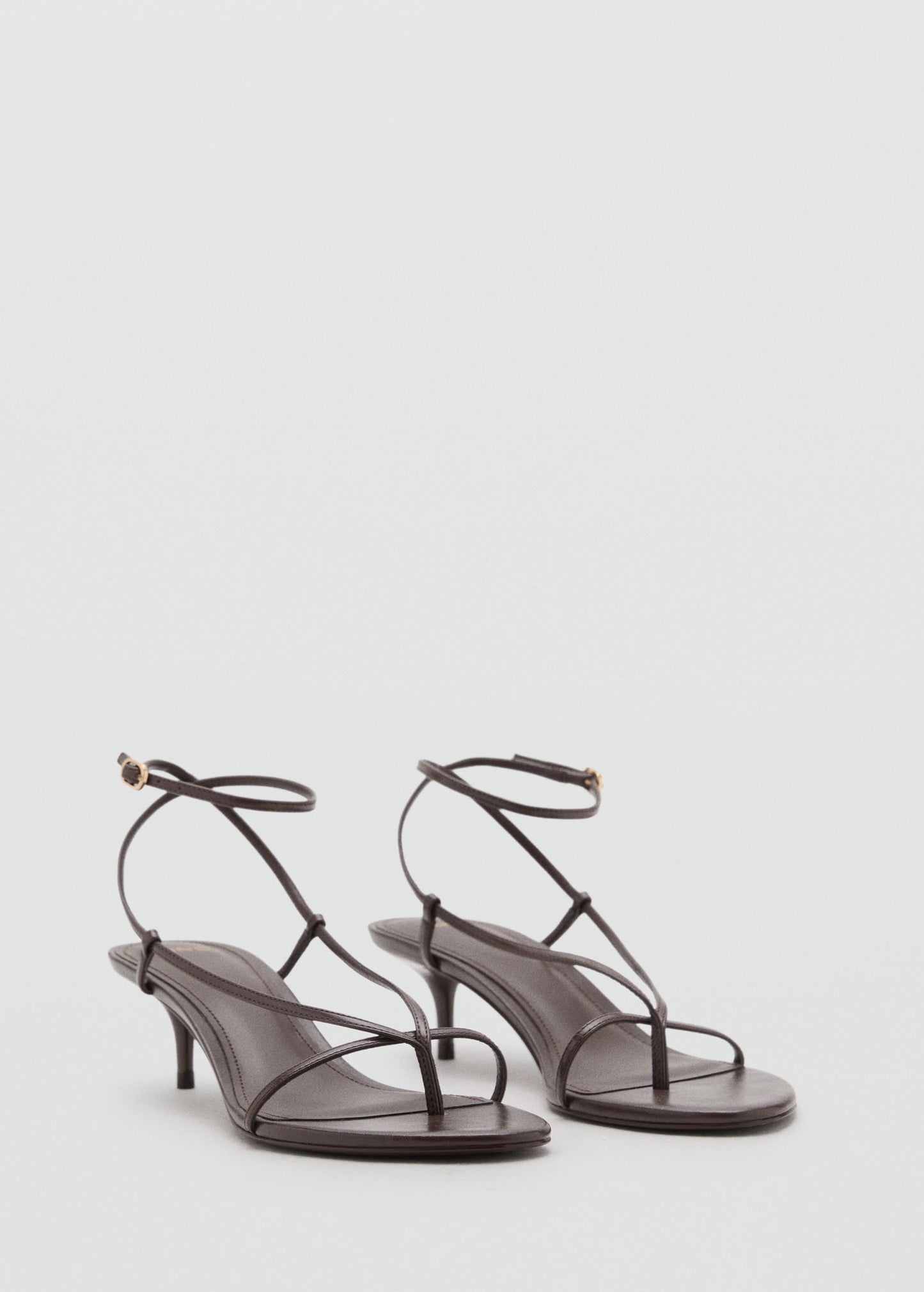 Heeled sandals with thin strap