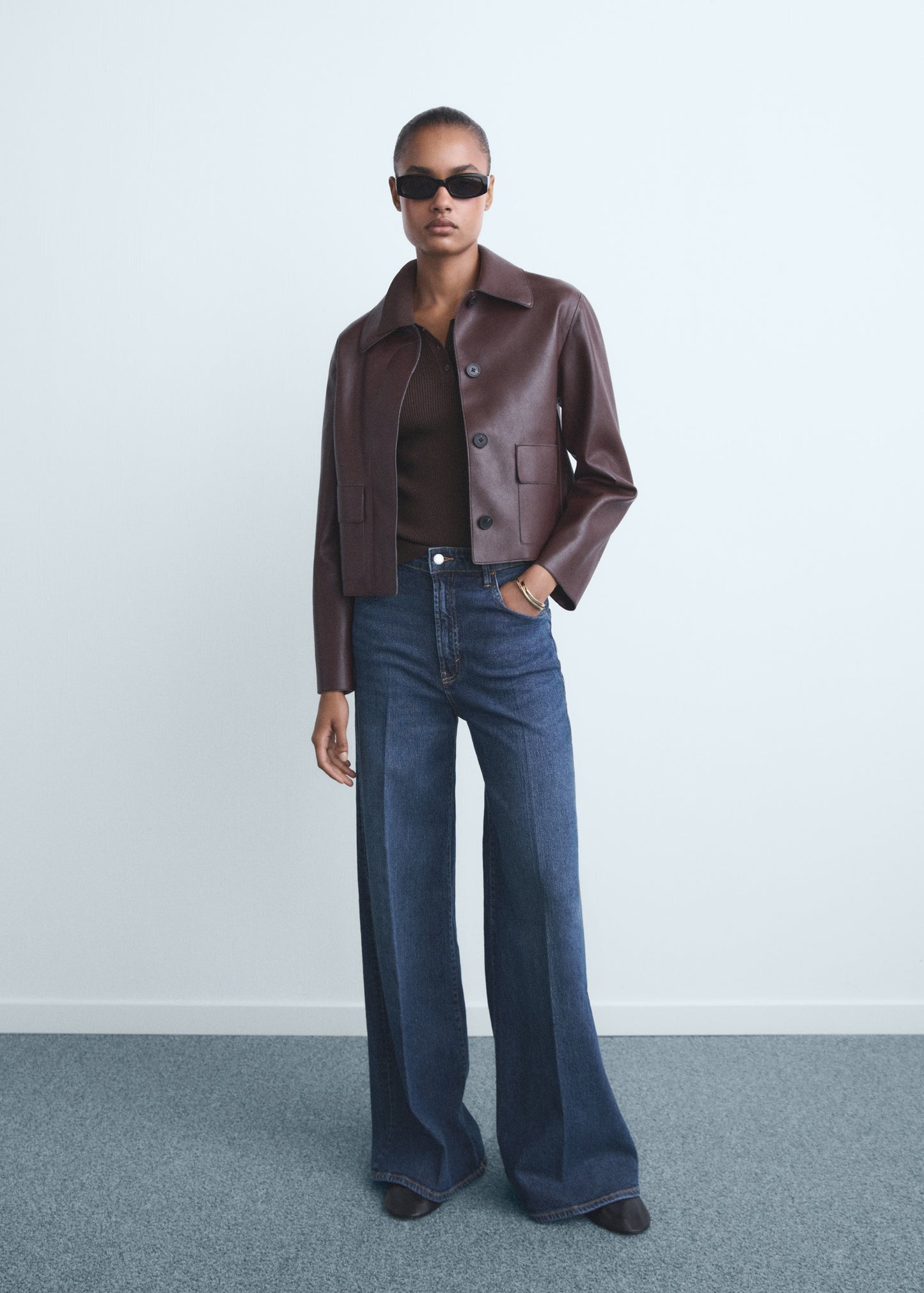 High-waisted wide-leg jeans