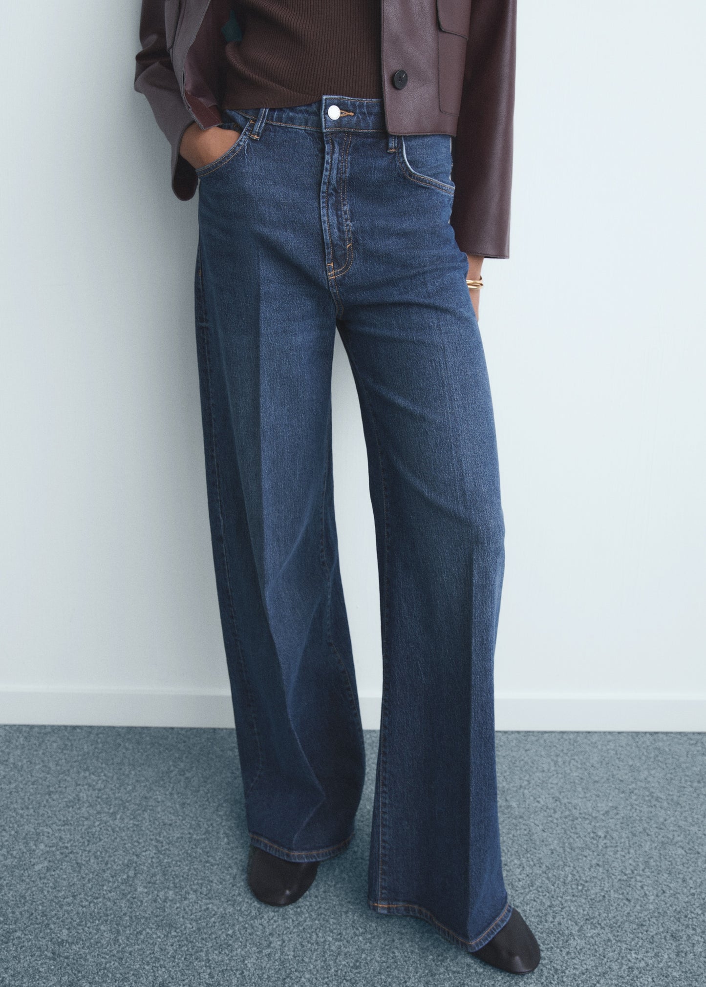 High-waisted wide-leg jeans