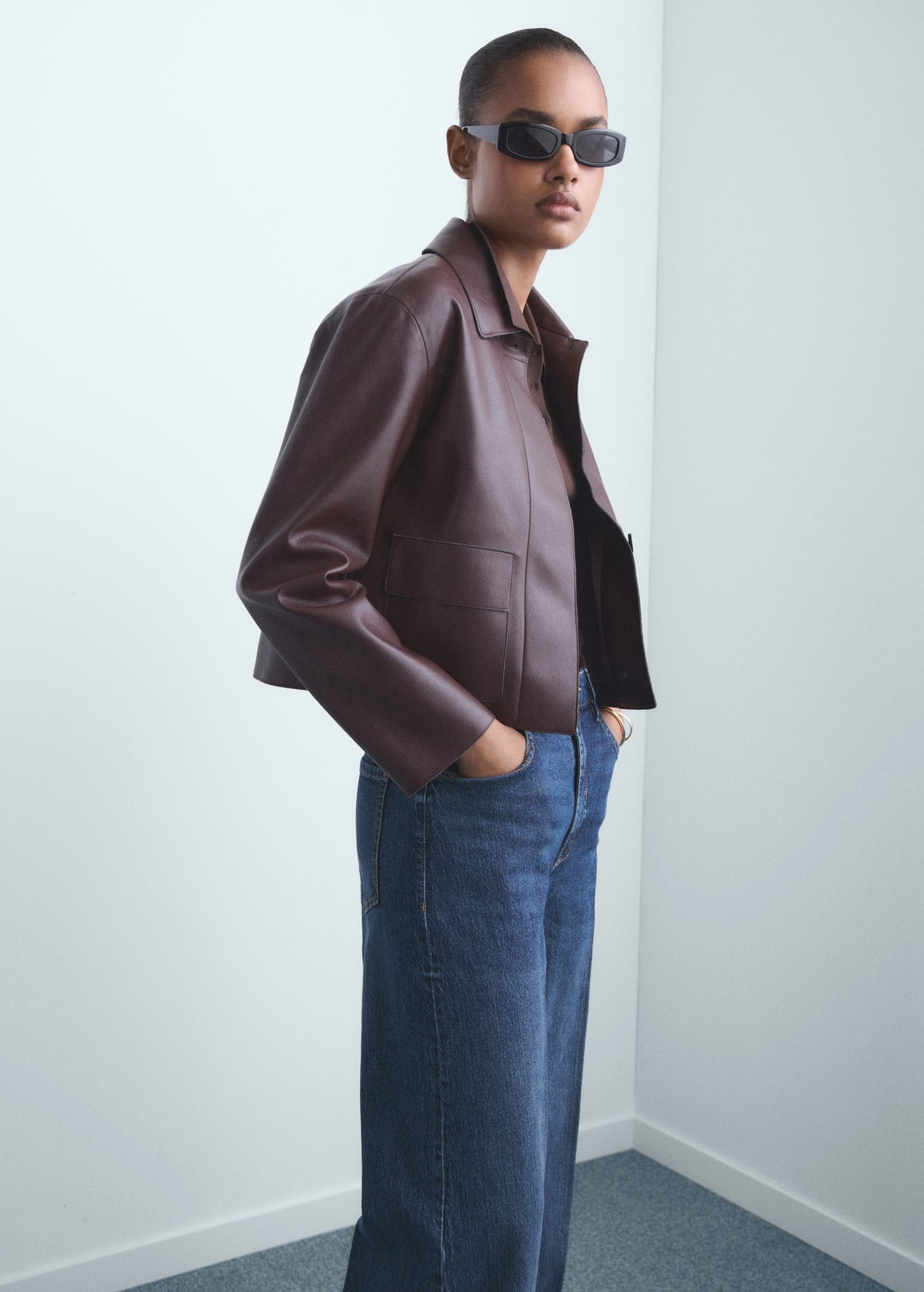 High-waisted wide-leg jeans