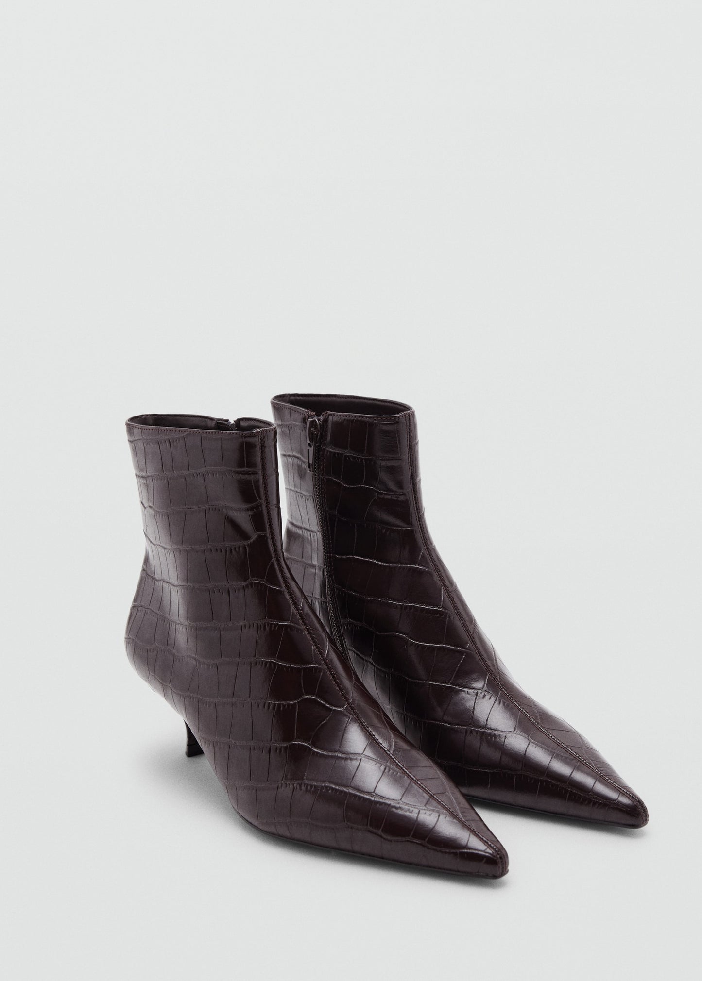Croc-effect pointed-toe ankle boots