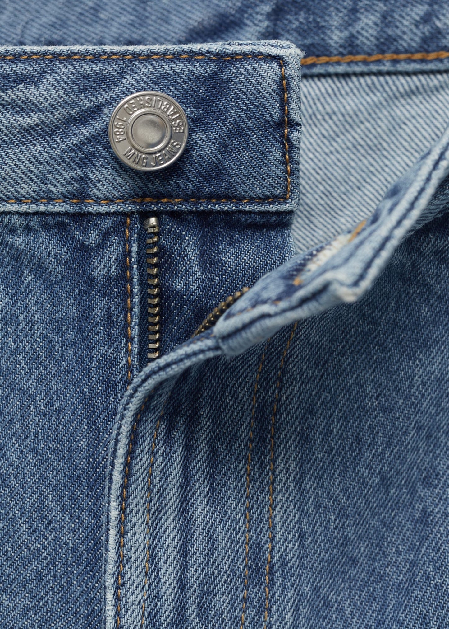 Denim shorts with frayed hem and pleats