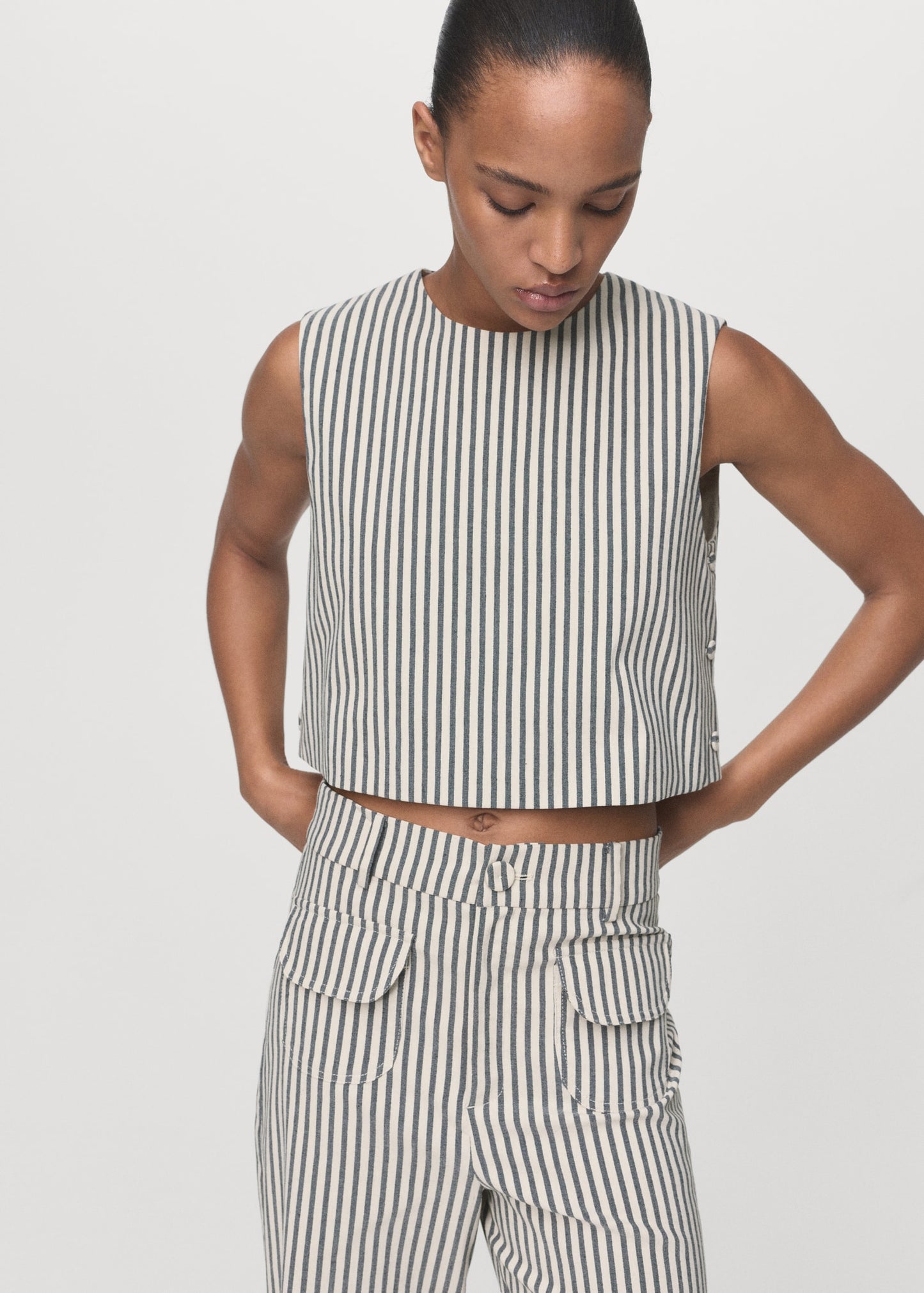 Buttons striped top