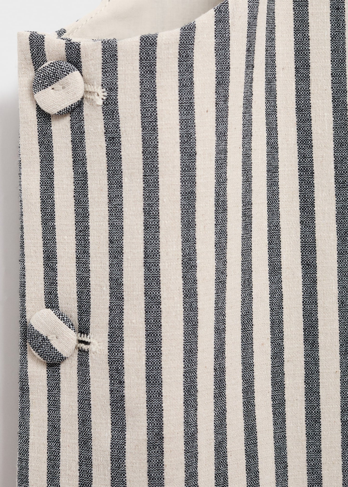 Buttons striped top