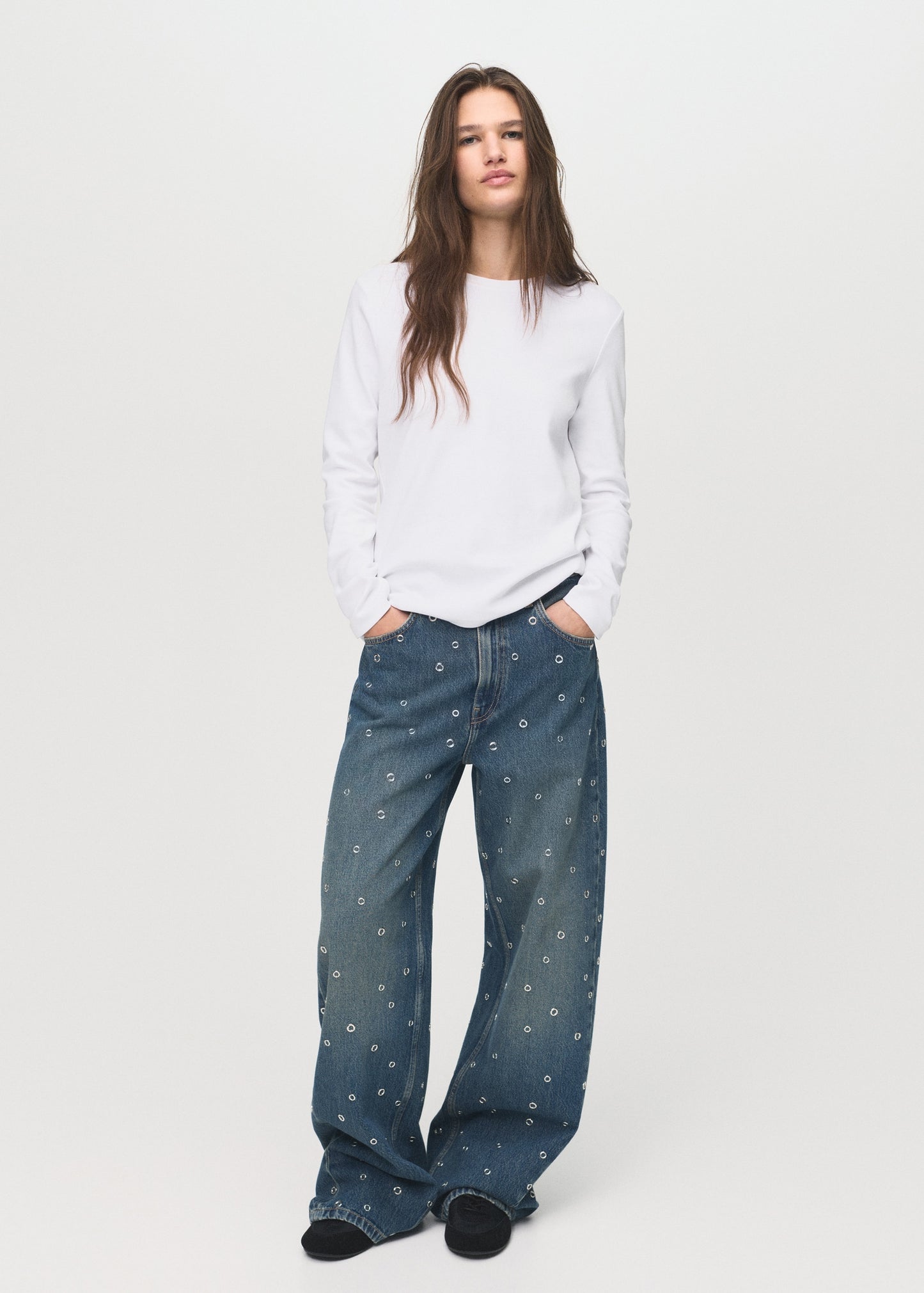 Balloon jeans with eyelets