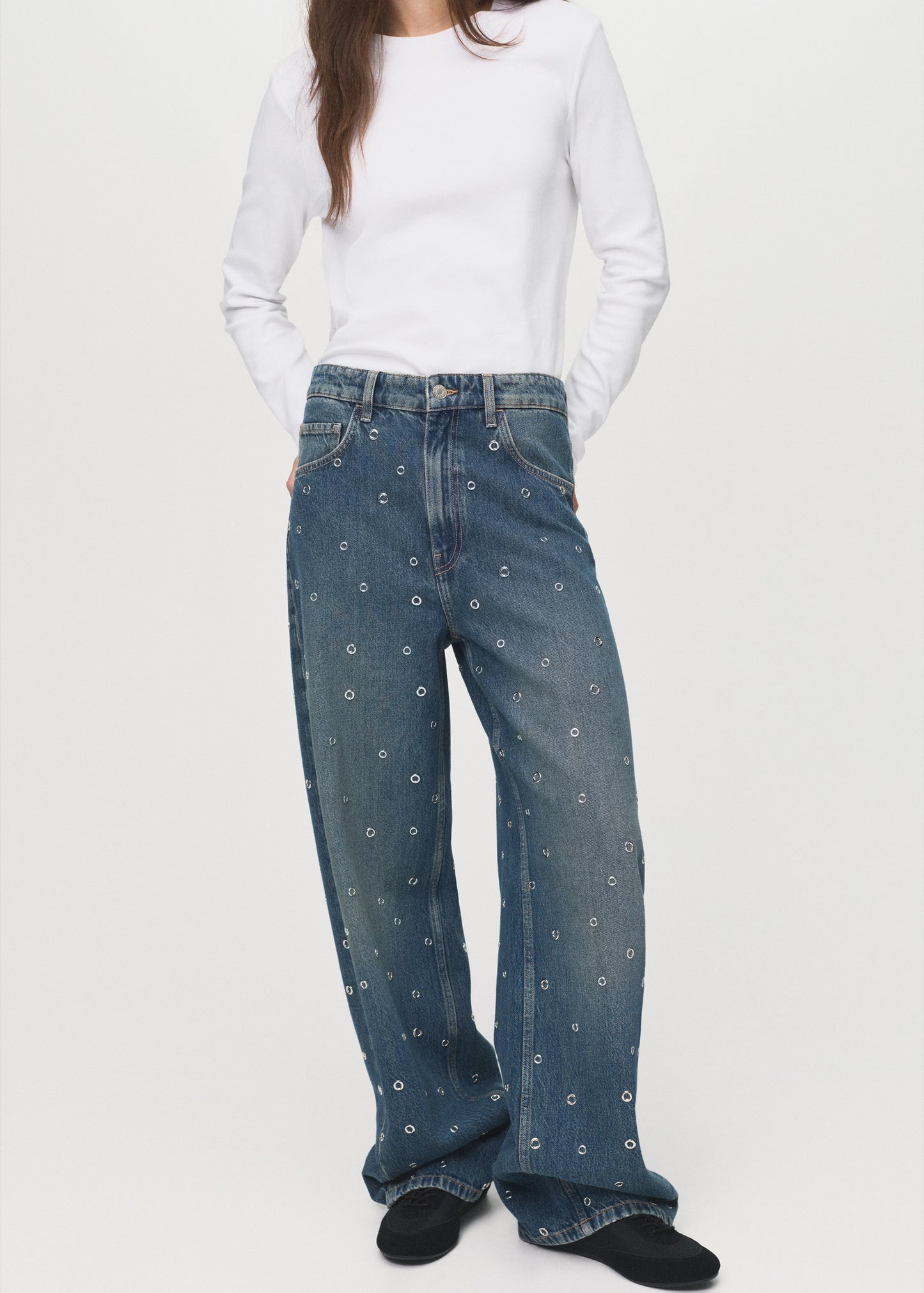 Balloon jeans with eyelets