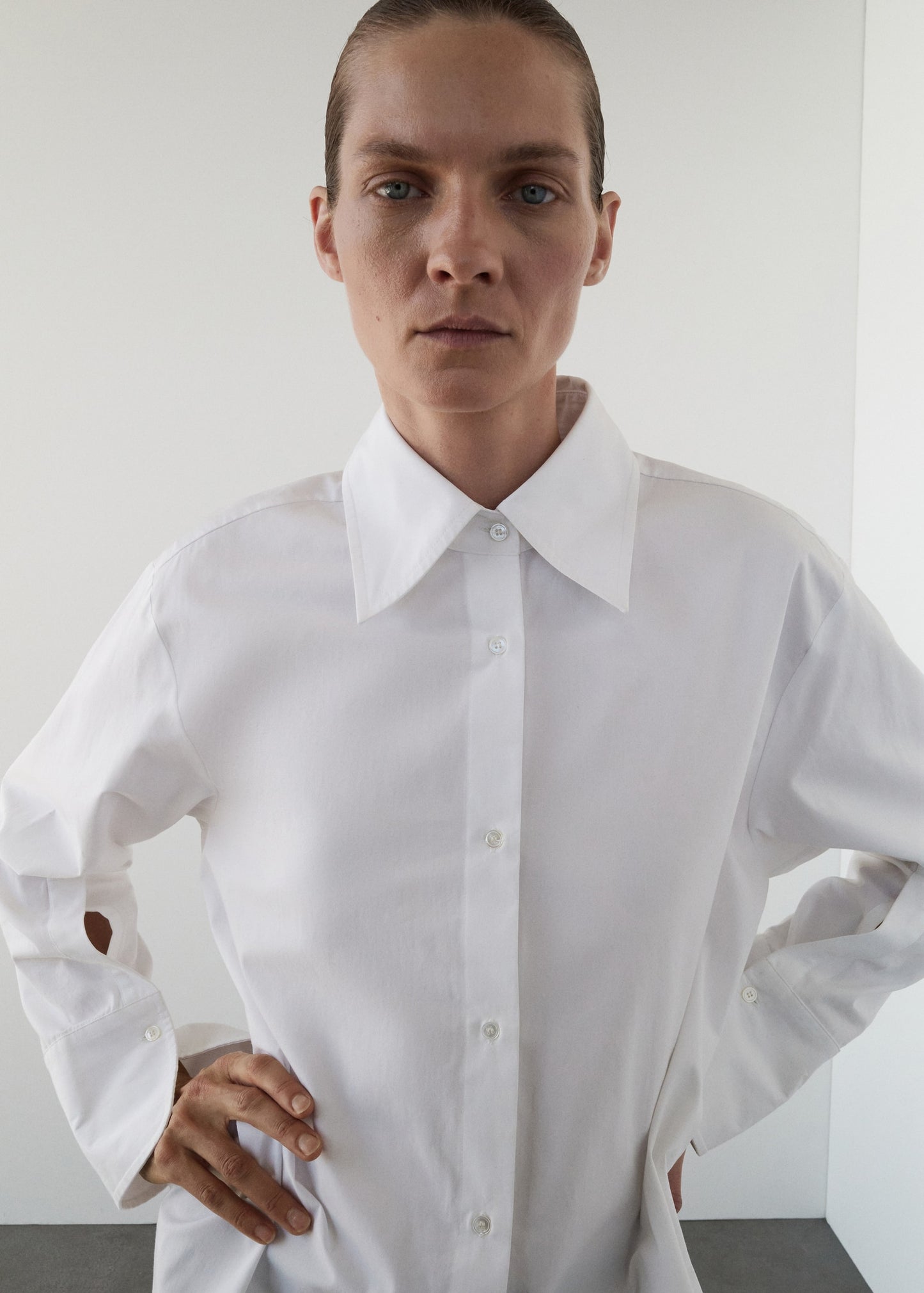 Oversized shirt with crossed back