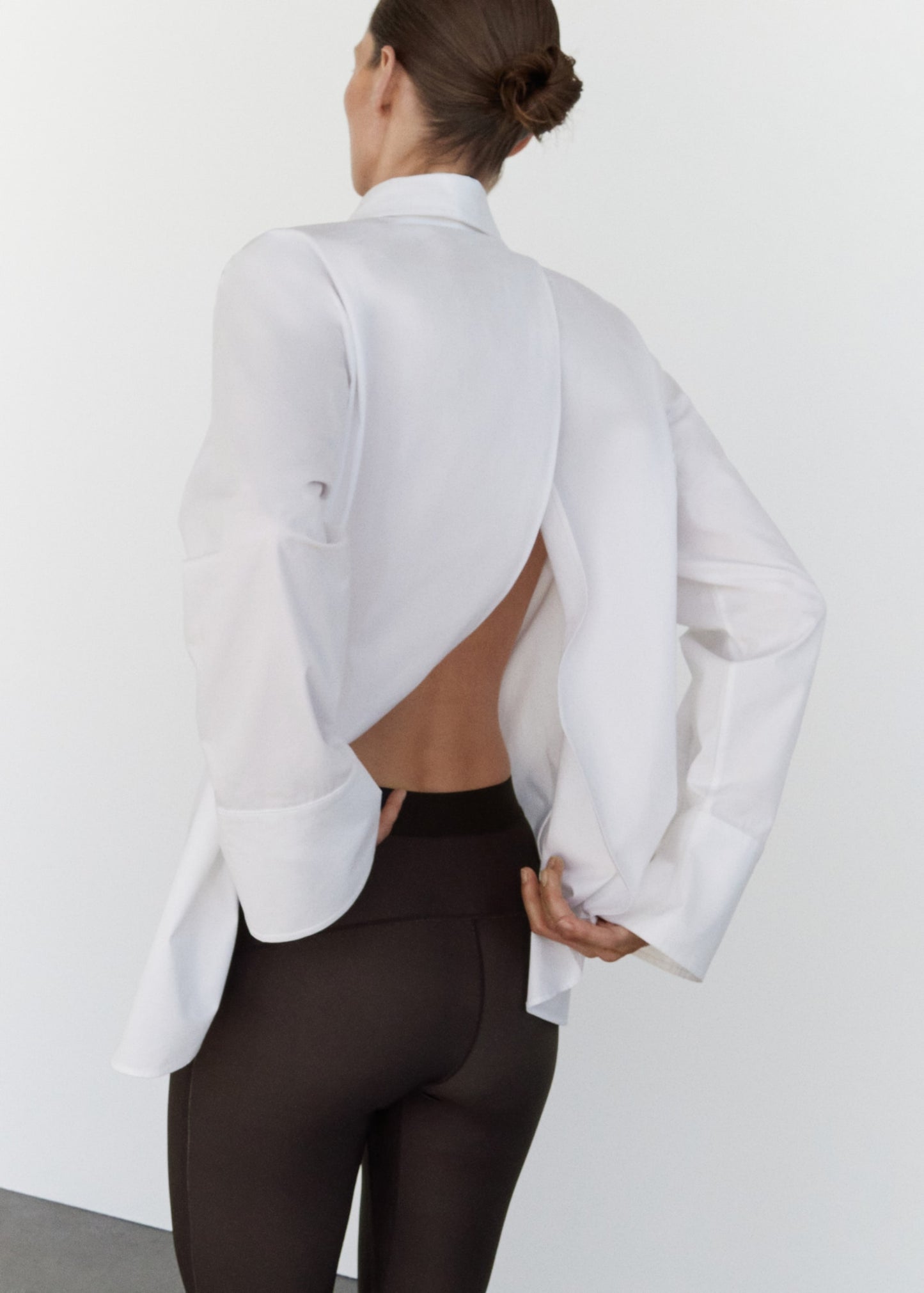 Oversized shirt with crossed back