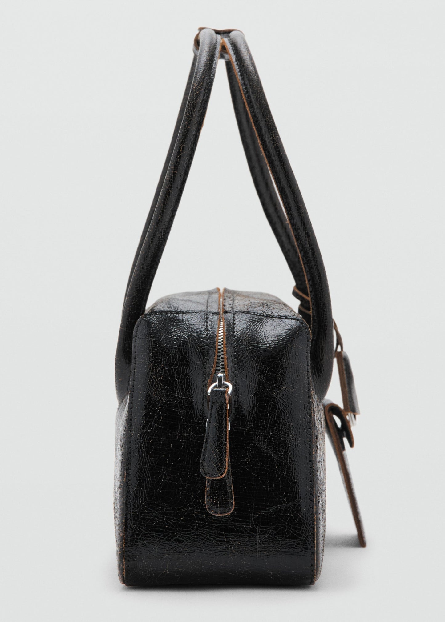 Leather shoulder bag with charms
