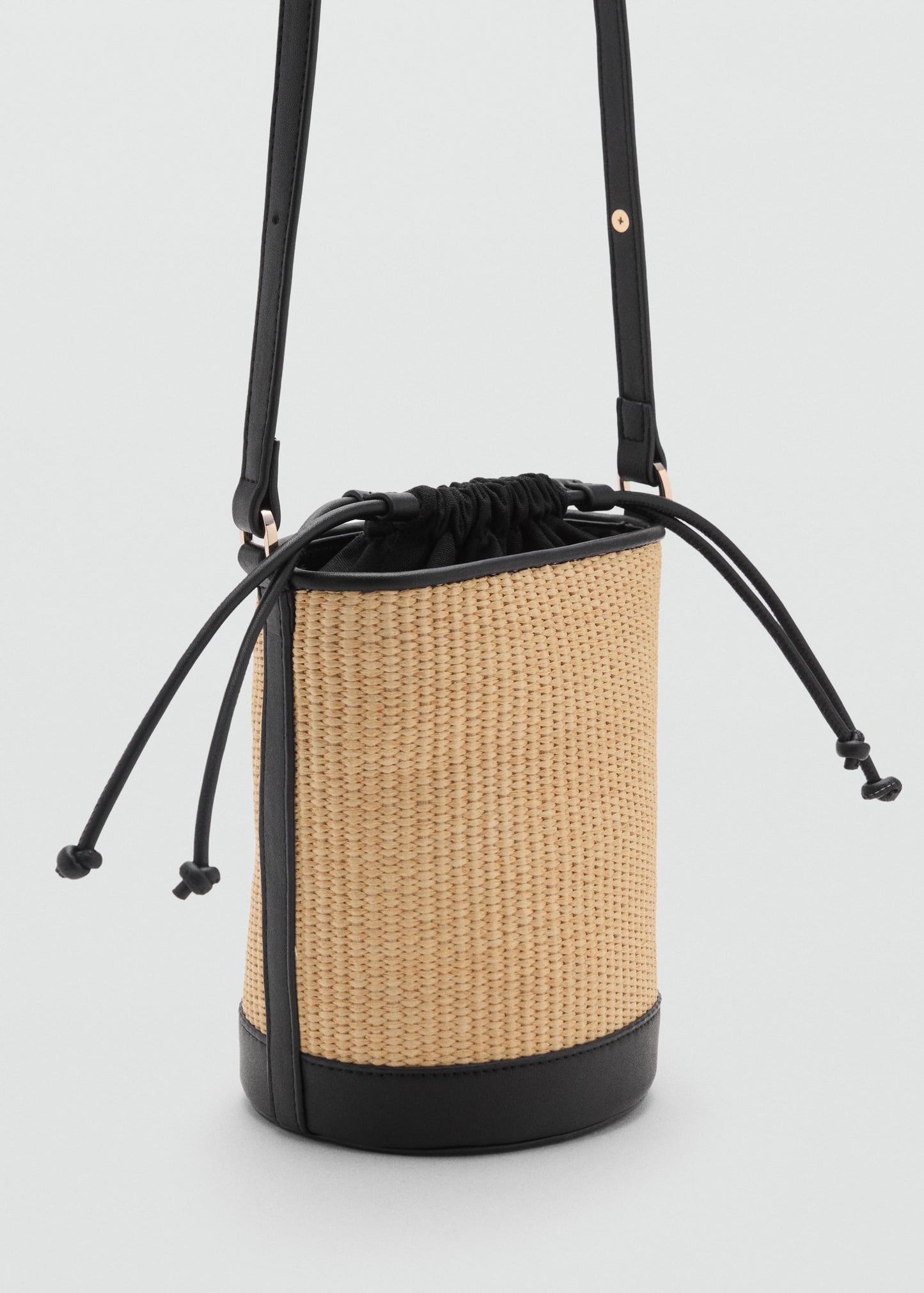 Small raffia-effect bucket bag