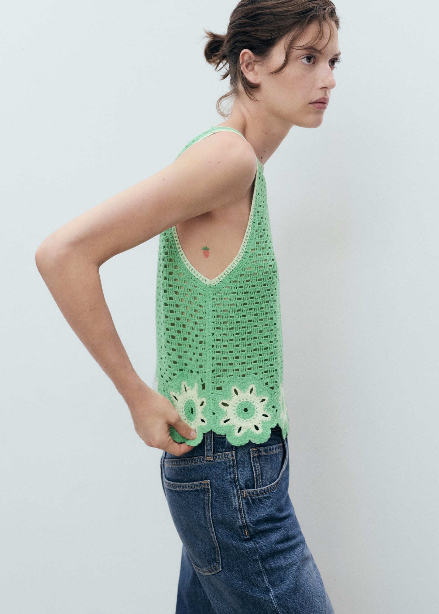 Crochet top with floral finishes