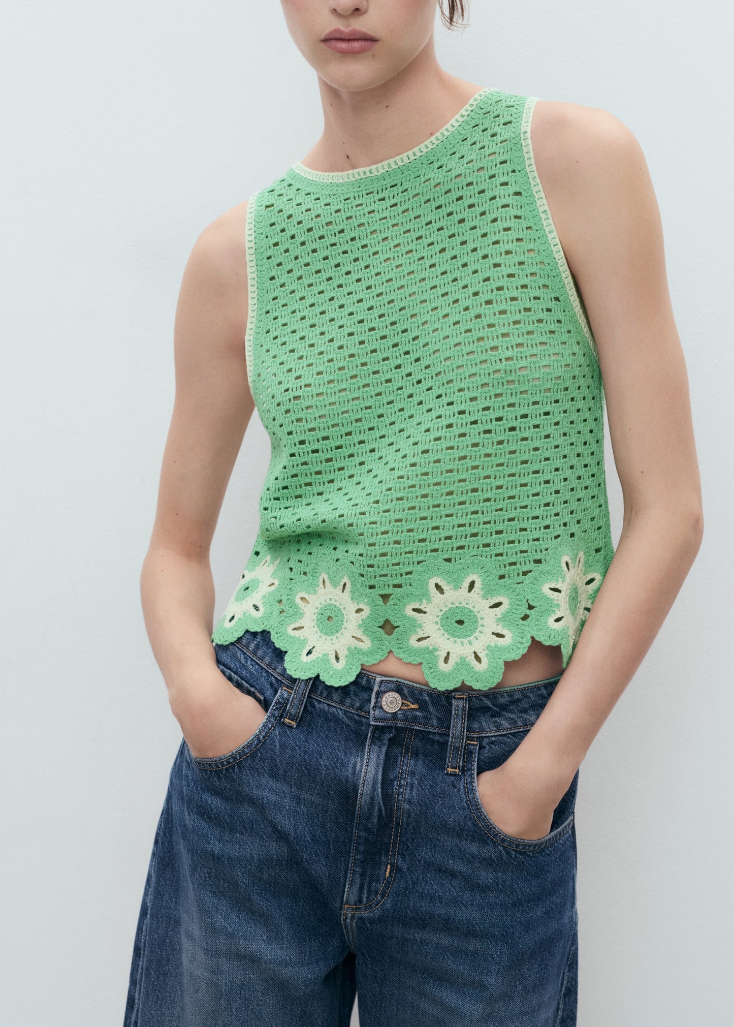 Crochet top with floral finishes
