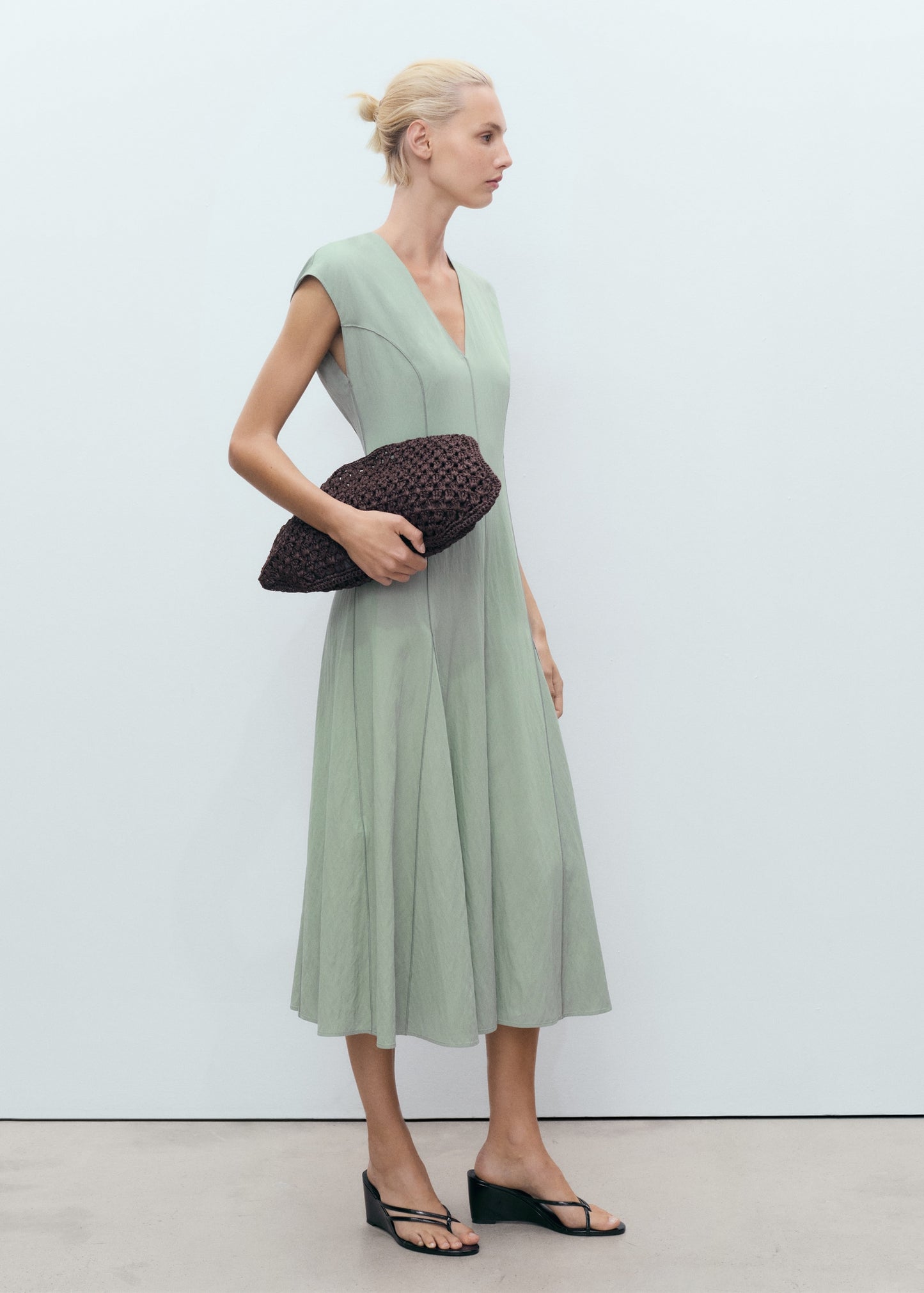 Midi-dress with stitching