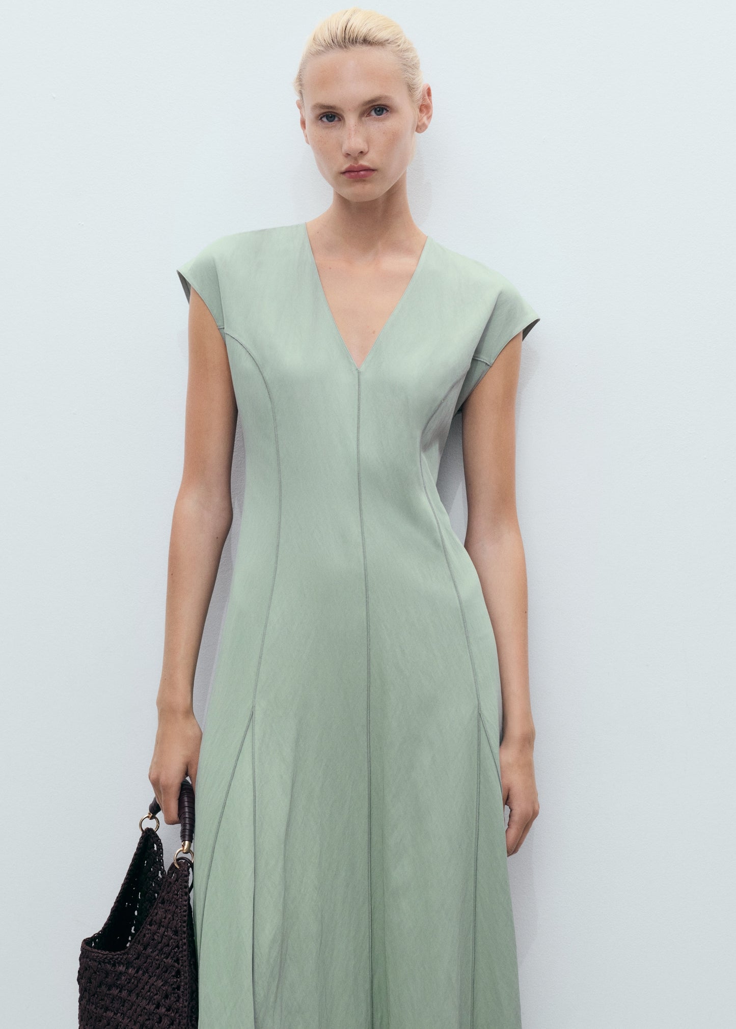 Midi-dress with stitching