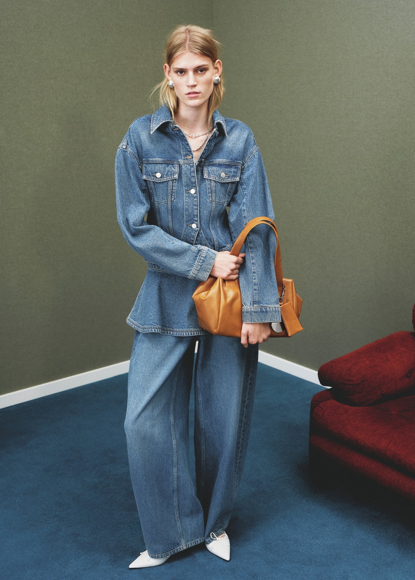 Fitted denim jacket with pockets