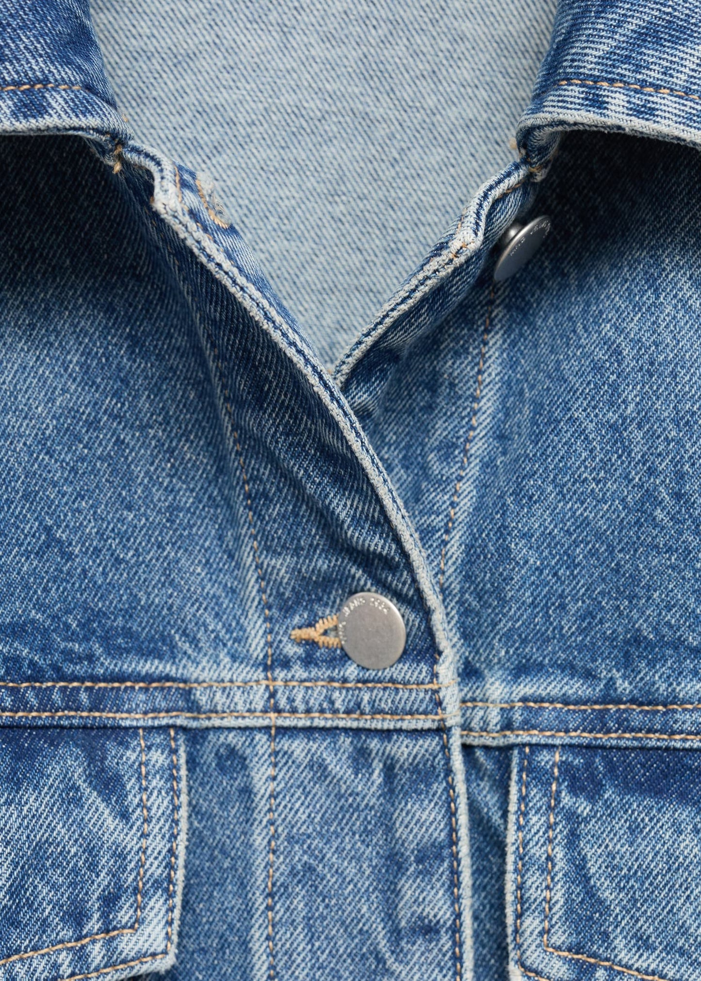 Fitted denim jacket with pockets