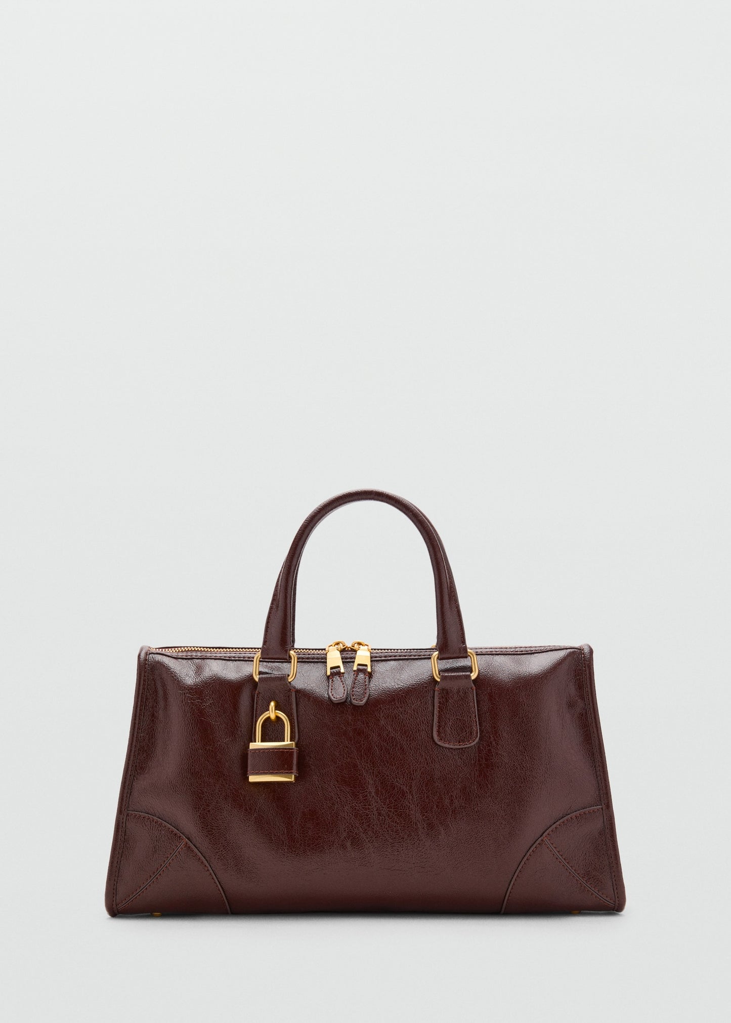 Bag with shiny finish and handles