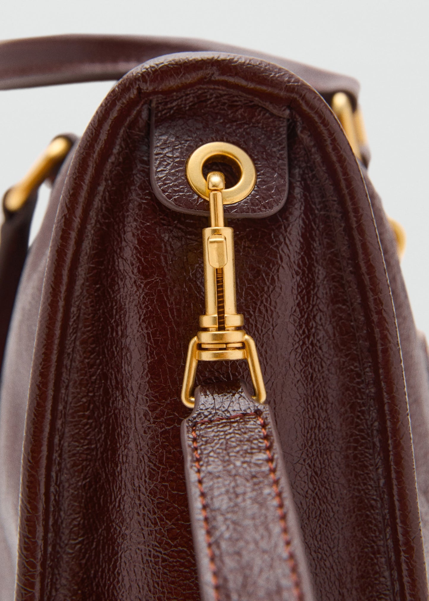 Bag with shiny finish and handles