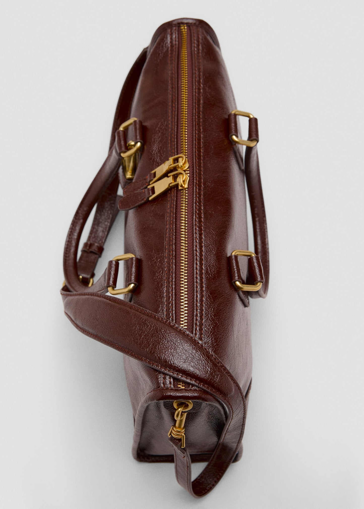 Bag with shiny finish and handles
