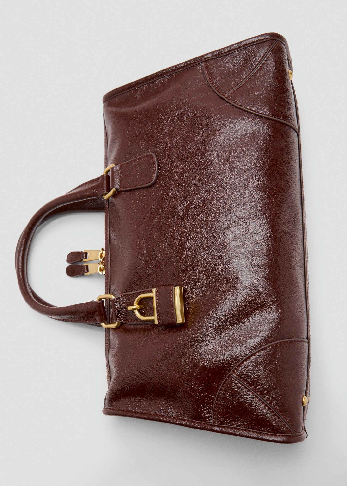 Bag with shiny finish and handles