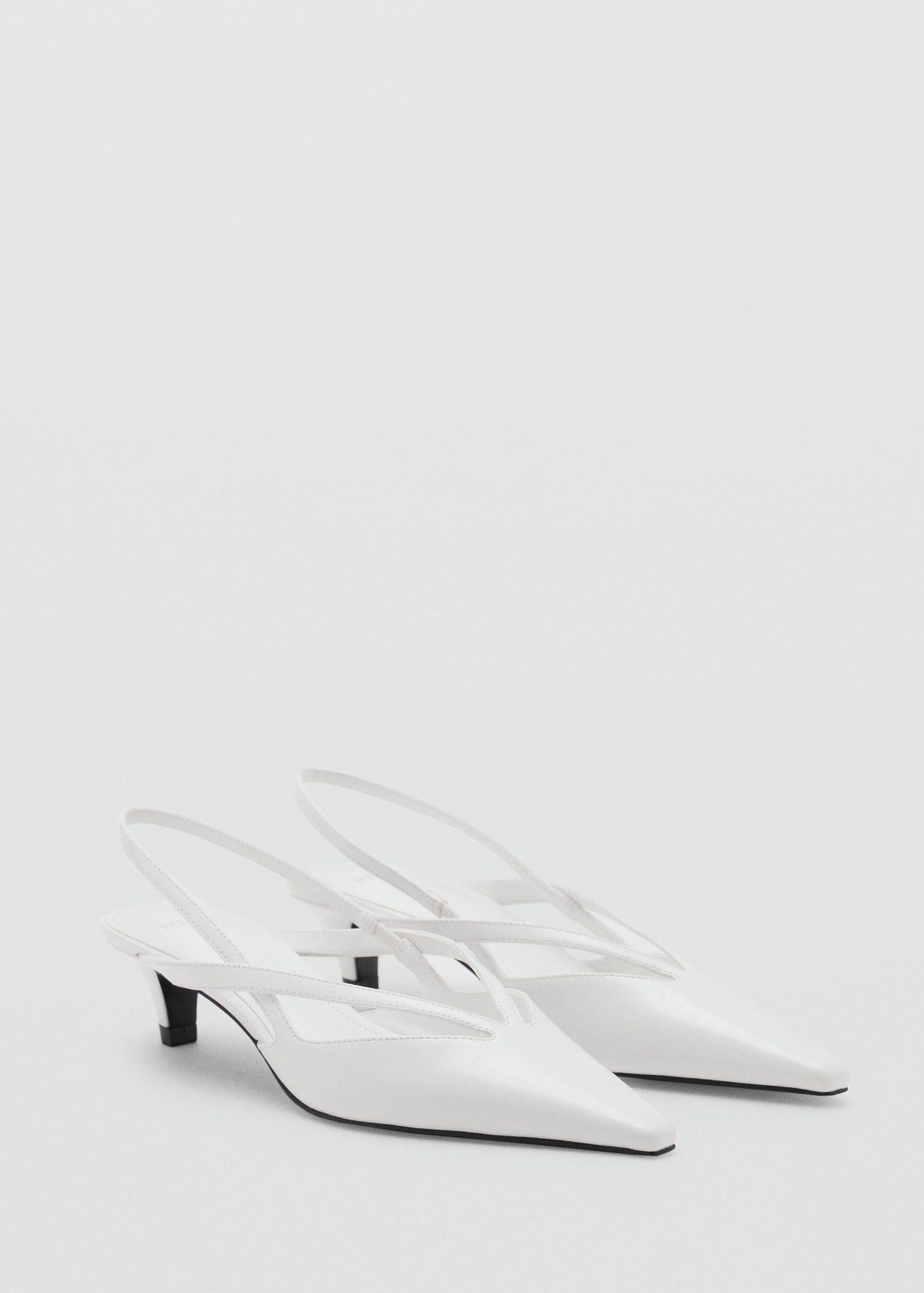 Kitten-heel pointed shoes