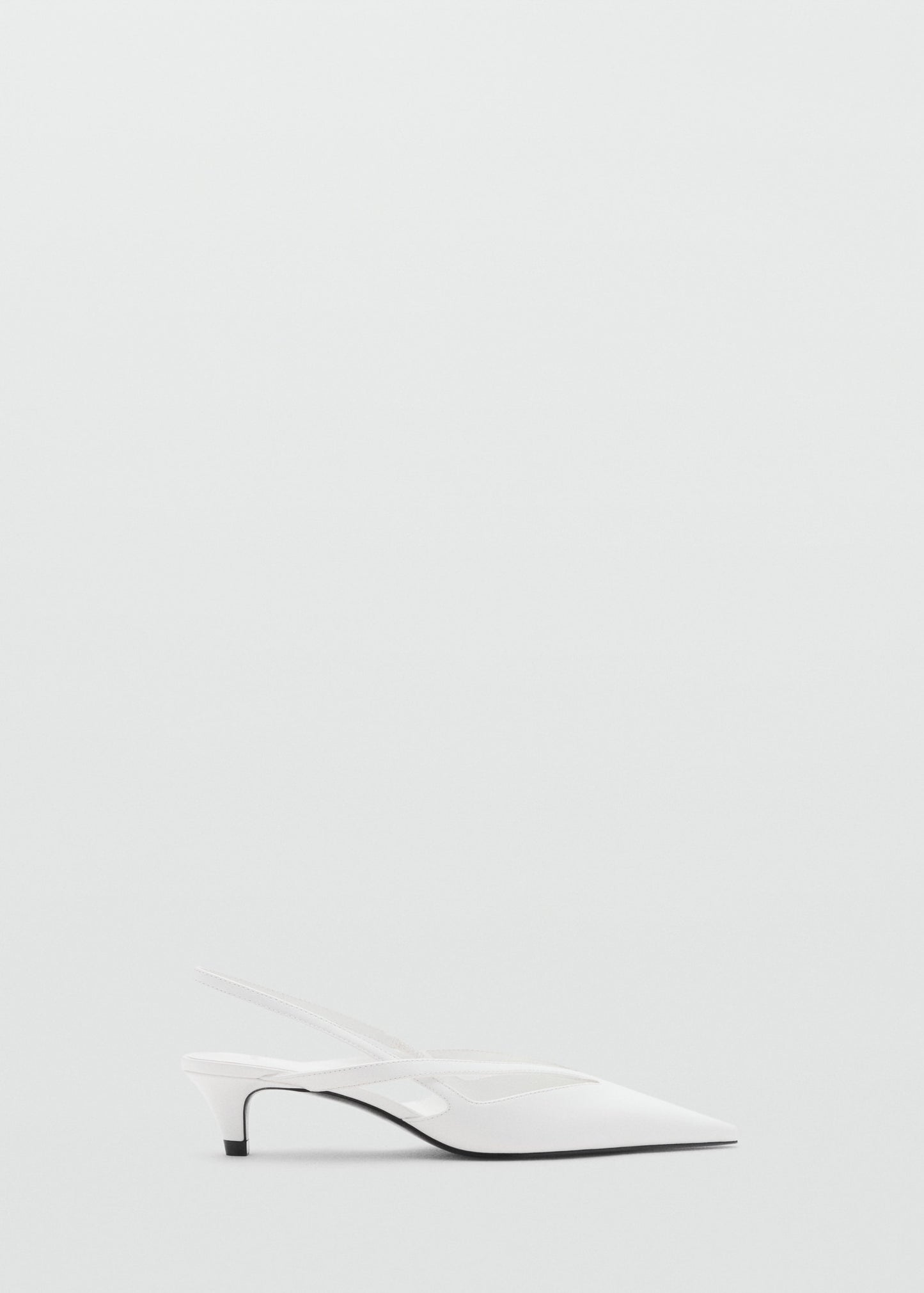 Kitten-heel pointed shoes