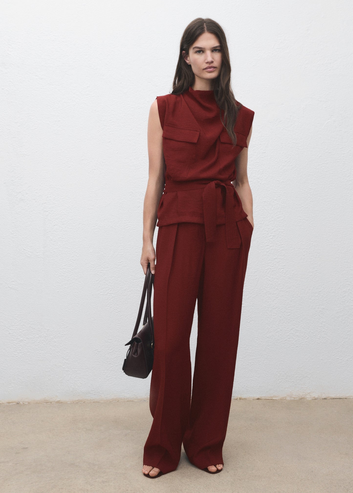 Straight-fit pleated trousers