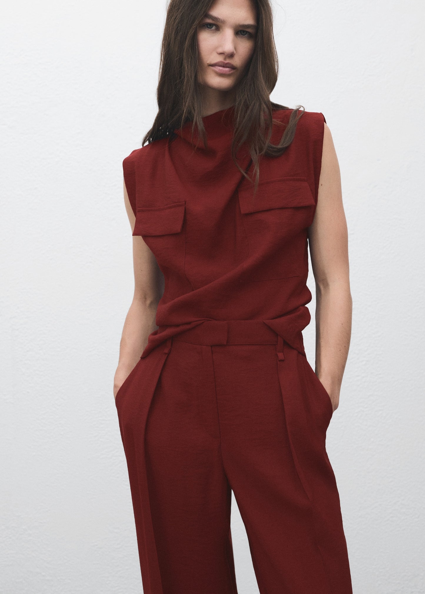 Straight-fit pleated trousers