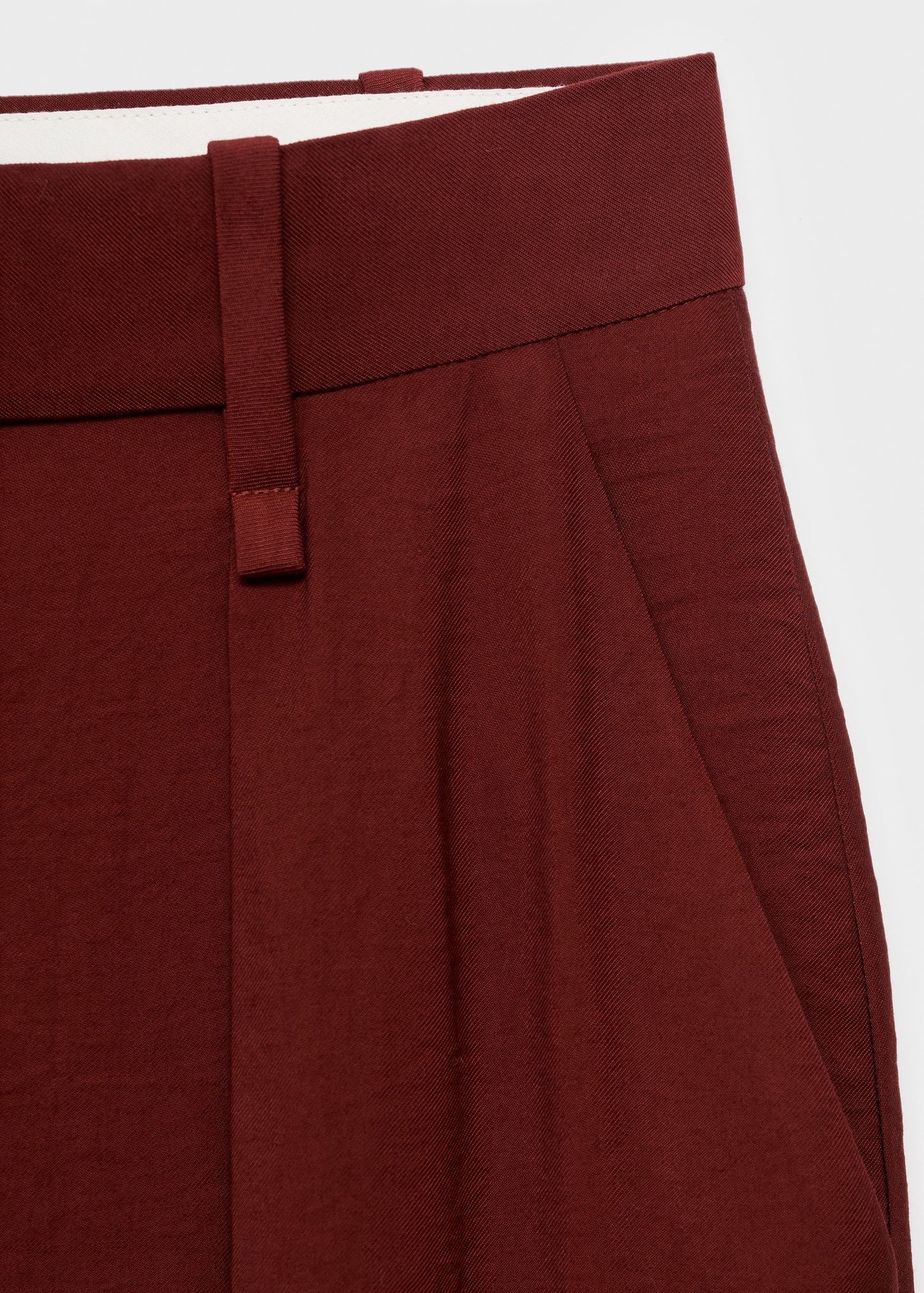 Straight-fit pleated trousers