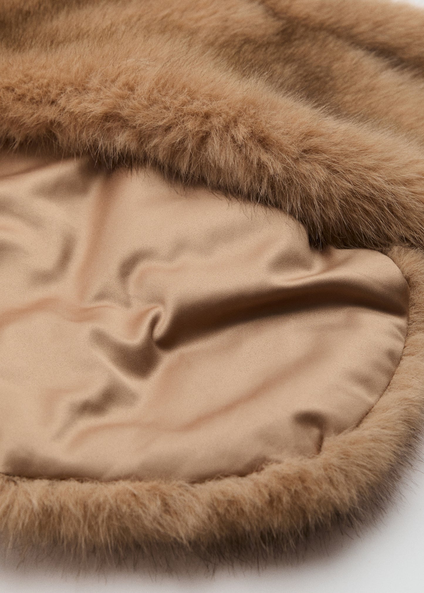 Fur-effect scarf