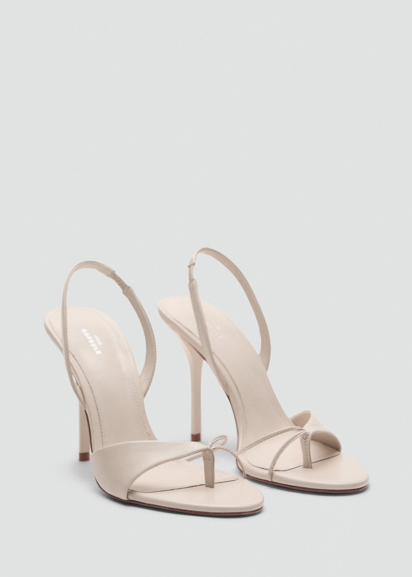 Leather sandals with contrasting heels