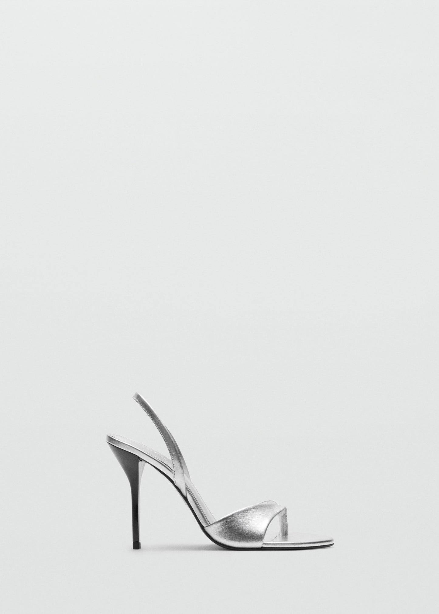 Leather sandals with contrasting heels