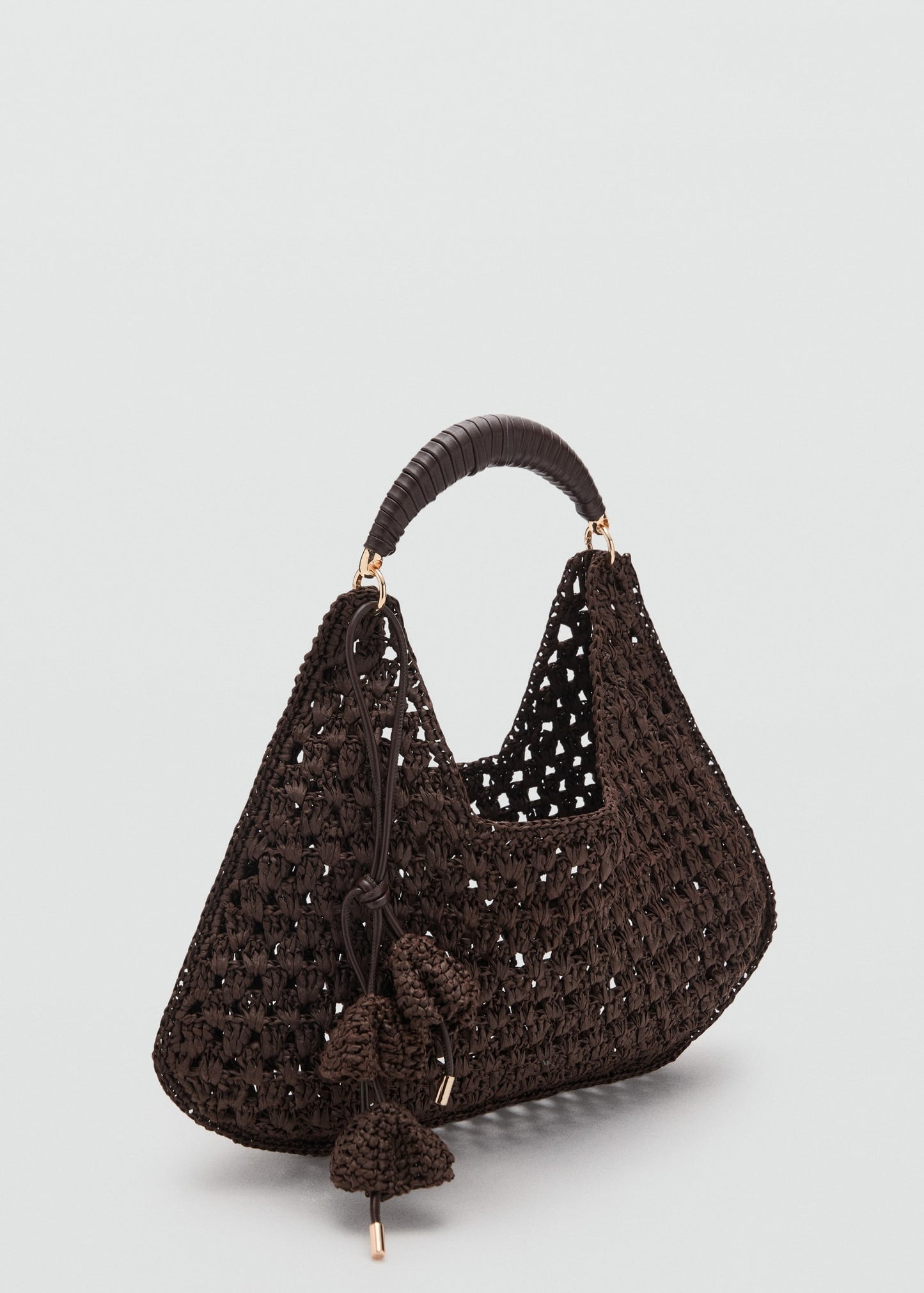 Natural fibre shoulder bag with flower charm
