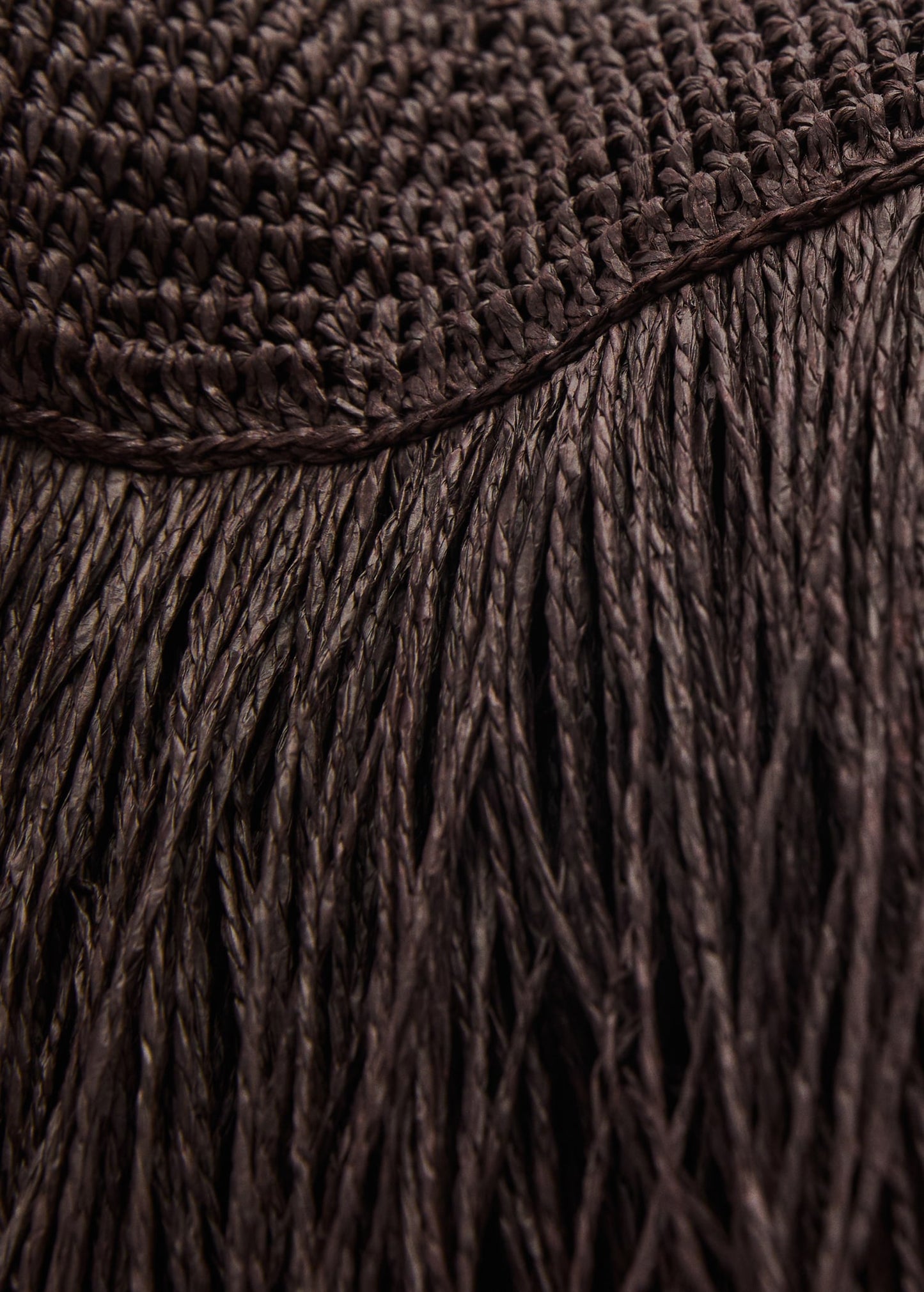 Natural fibre handbag with fringes
