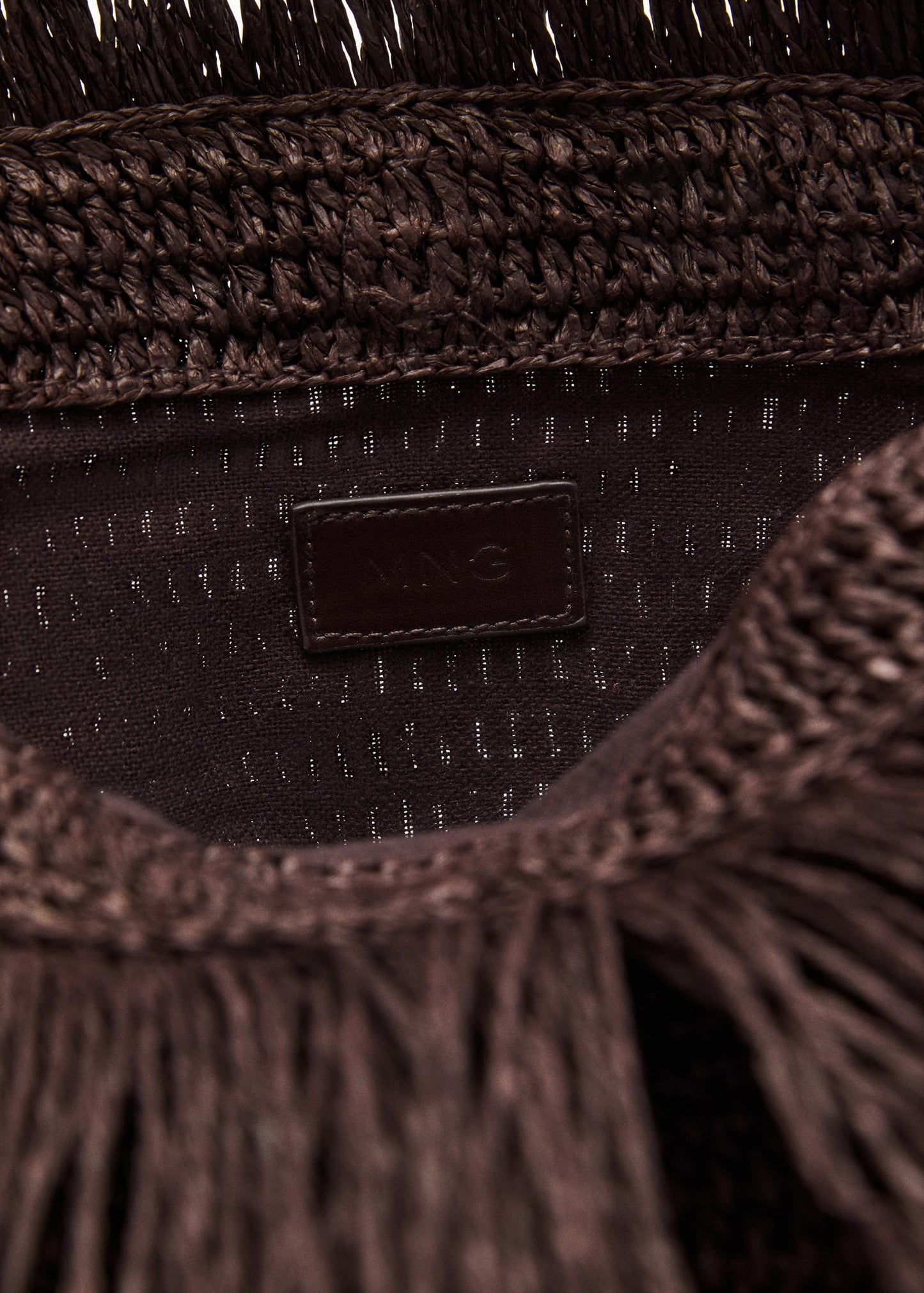Natural fibre handbag with fringes