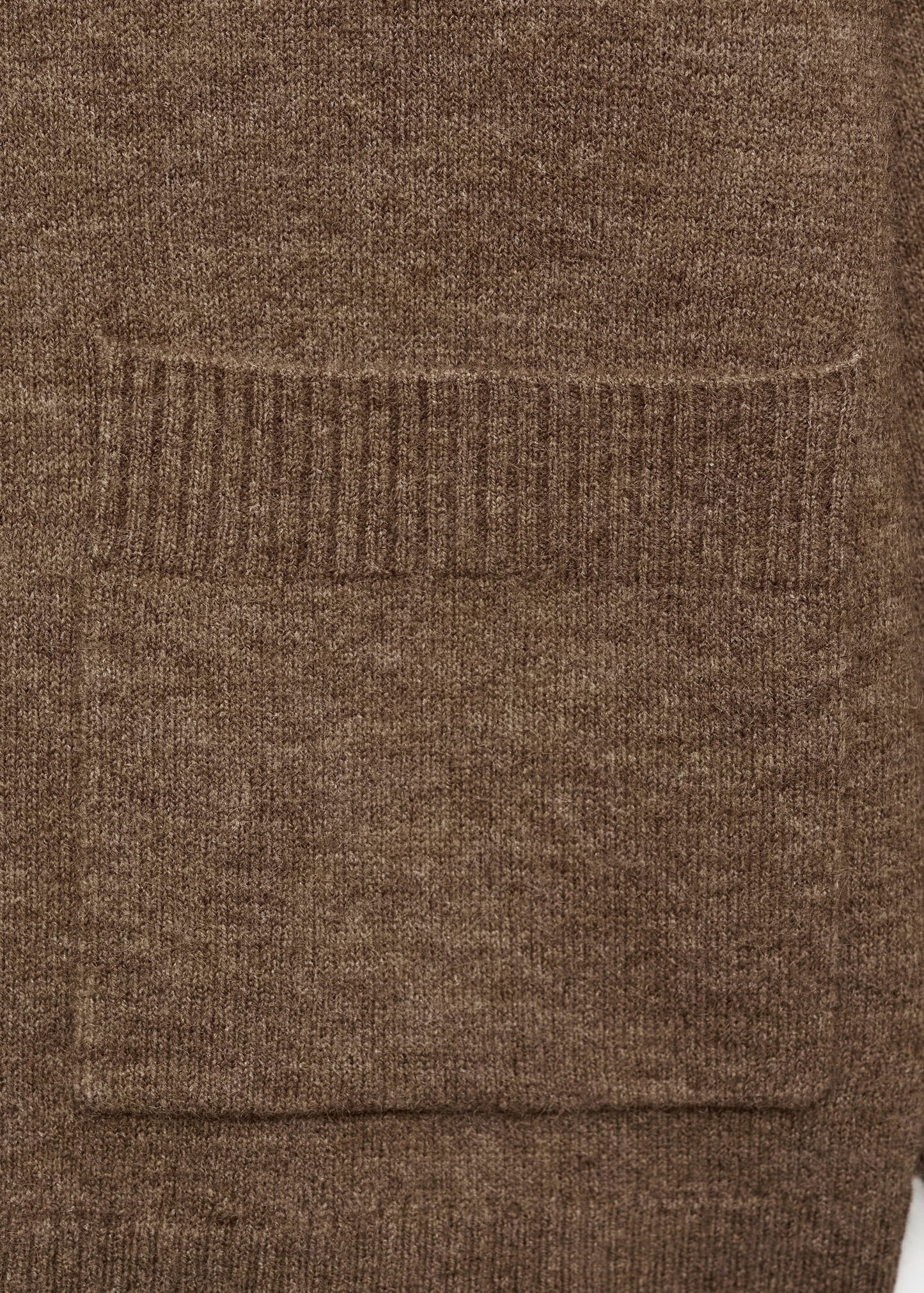 V-neck cardigan with pockets