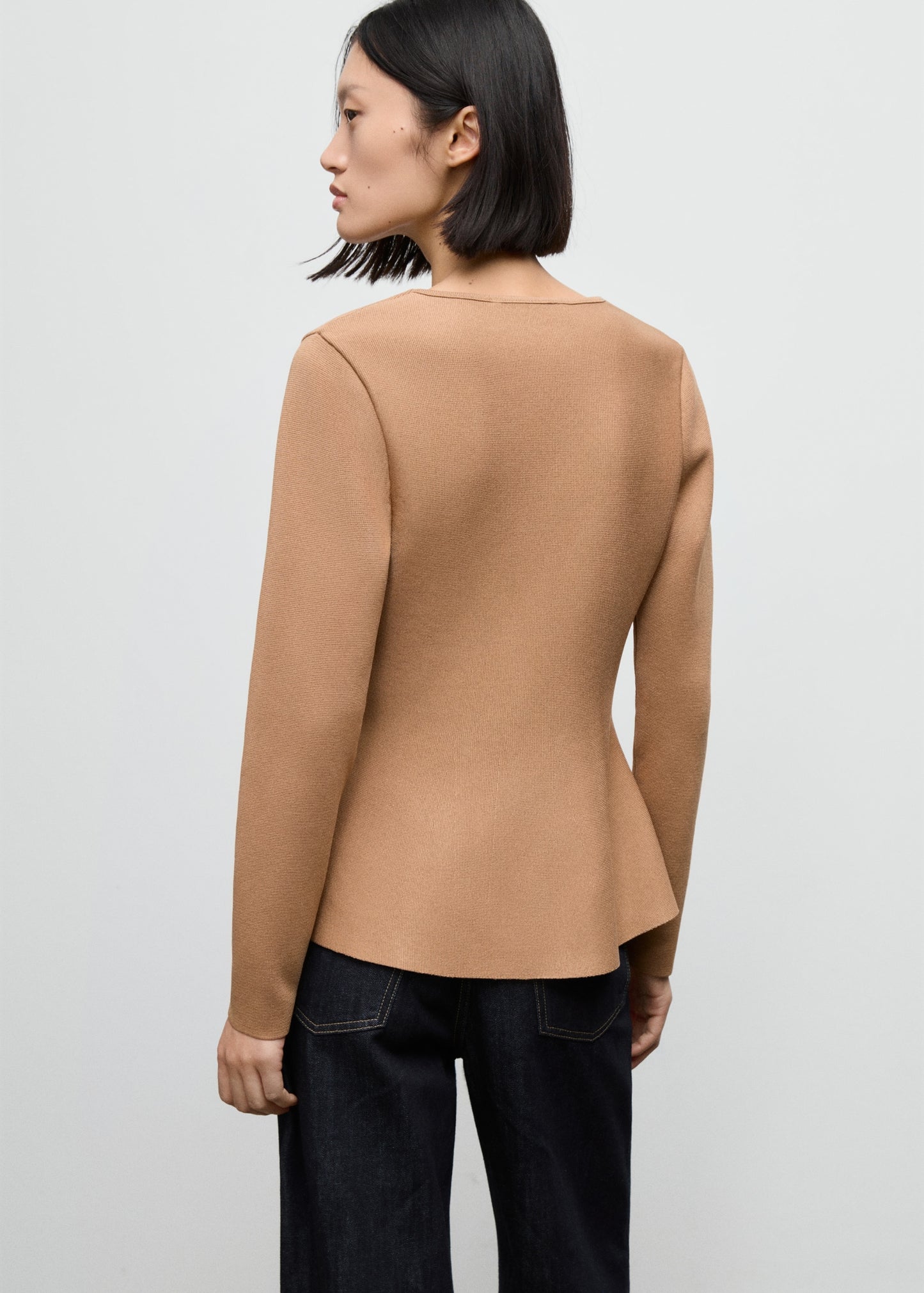 Fitted knitted jacket with buttons