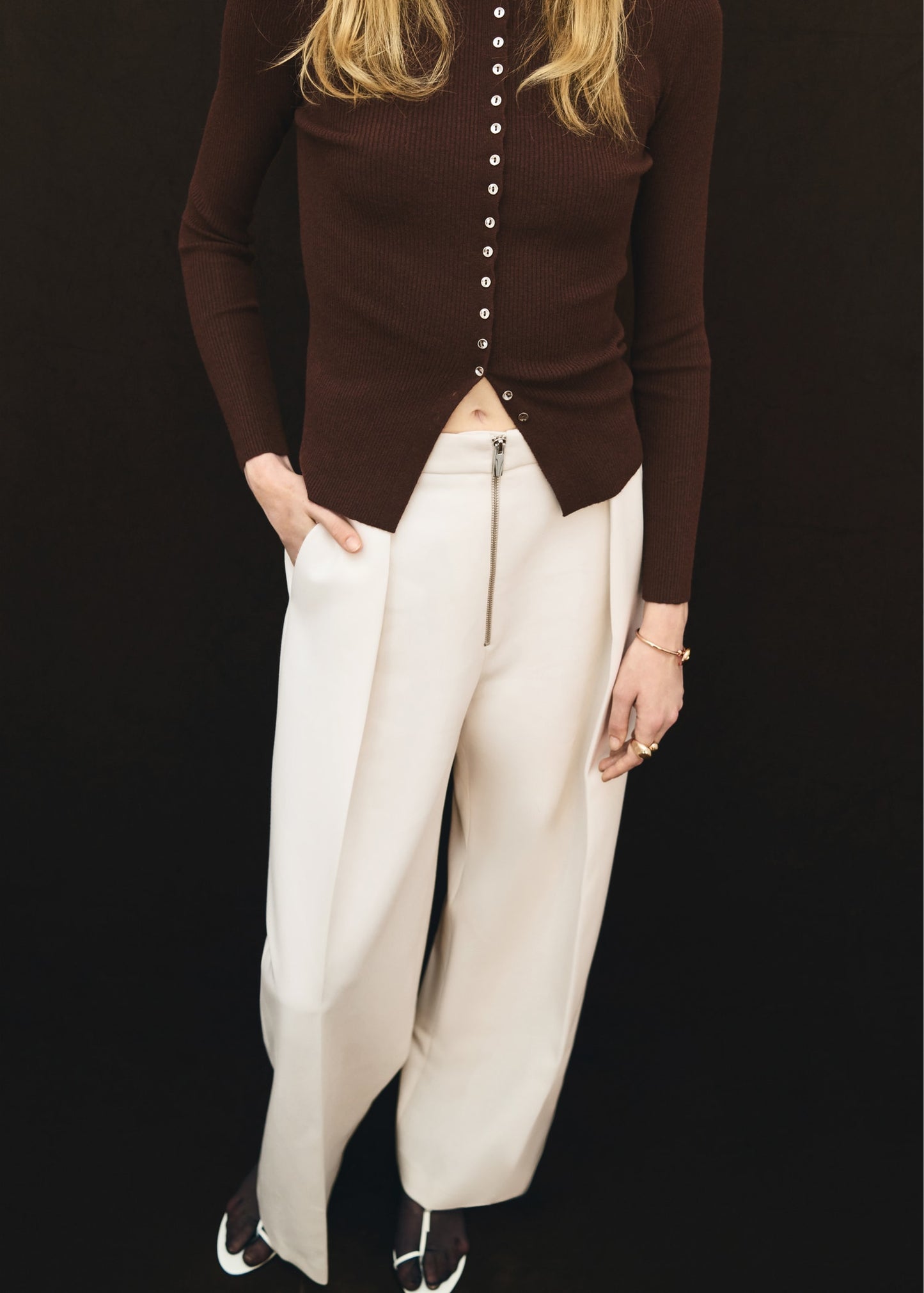 Pleated trousers with zip