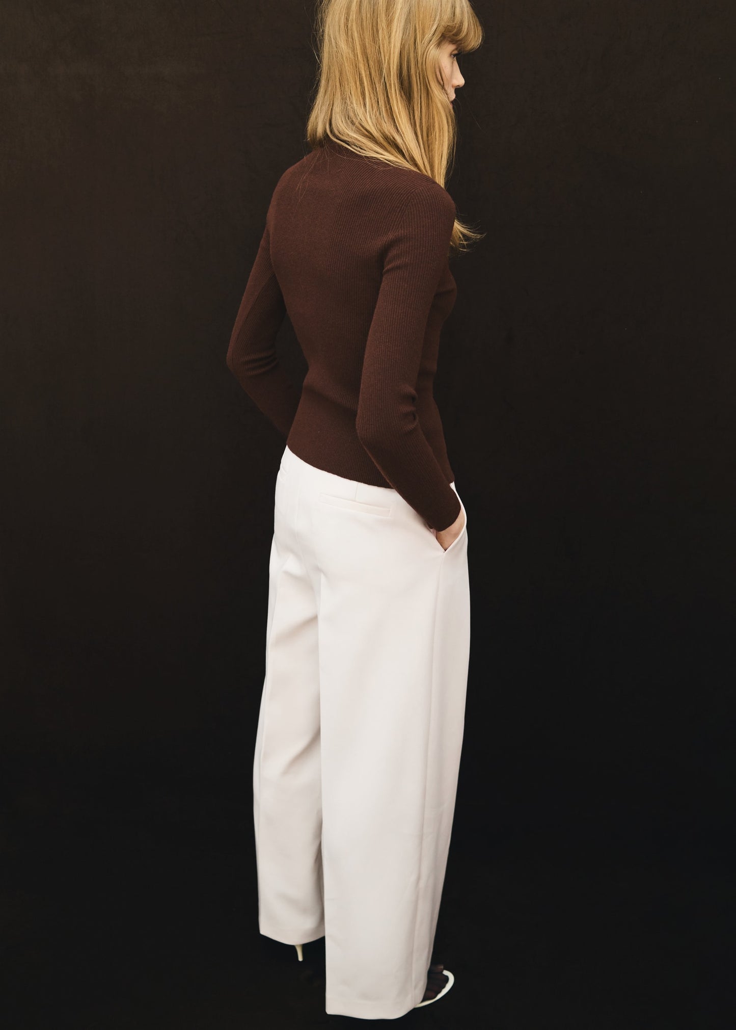 Pleated trousers with zip