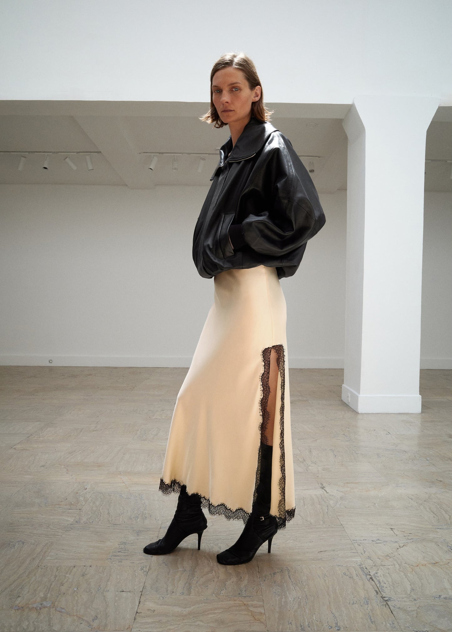 100% leather high boots with straps