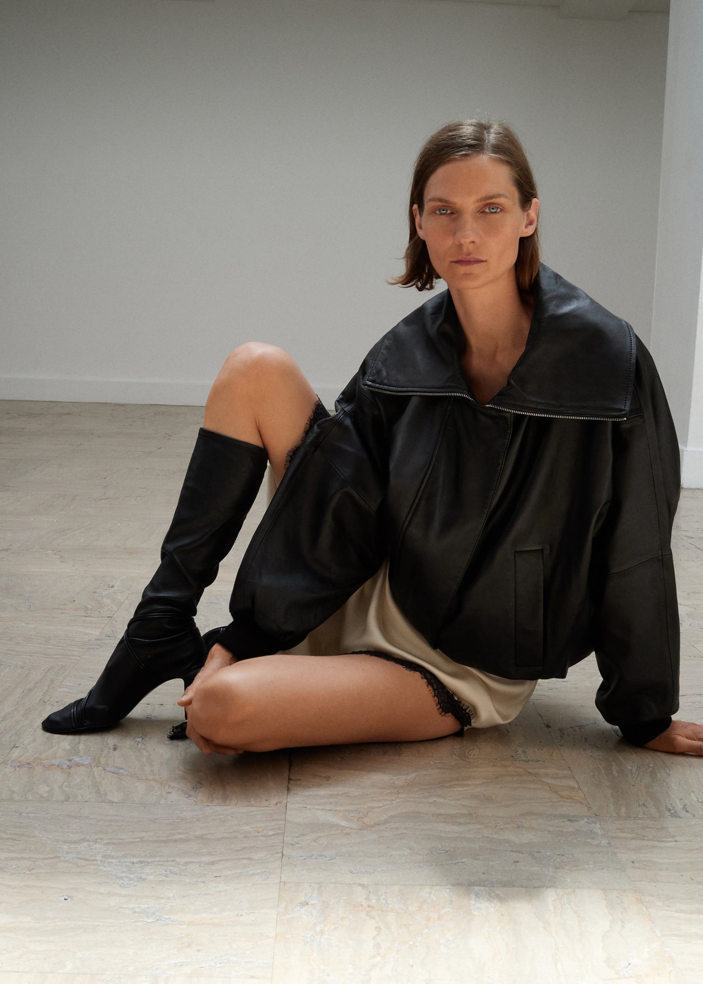 100% leather high boots with straps